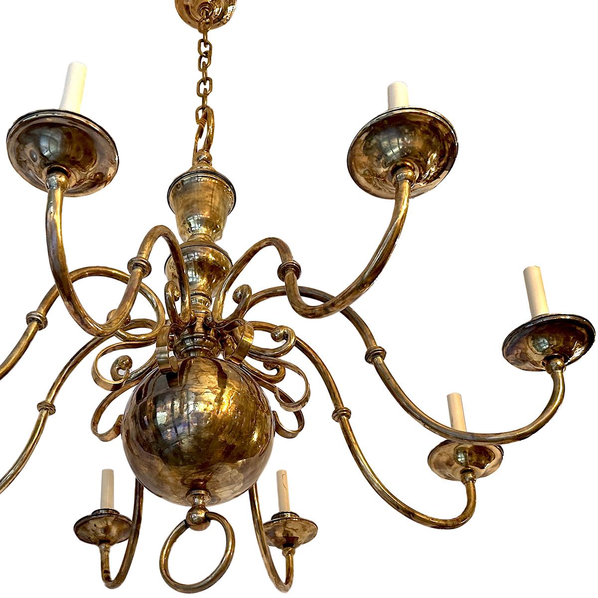 Set di 4 grandi lampadari olandesi. Venduto singolarmente. In condizioni buone in vendita a New York, NY