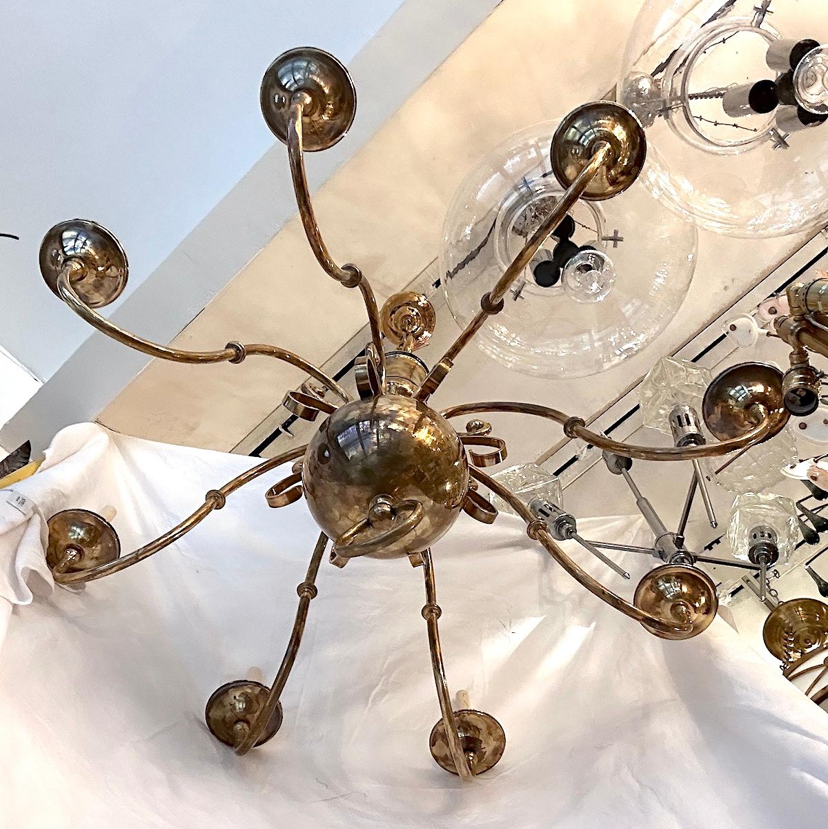 Inizio XX secolo Set di 4 grandi lampadari olandesi. Venduto singolarmente. in vendita