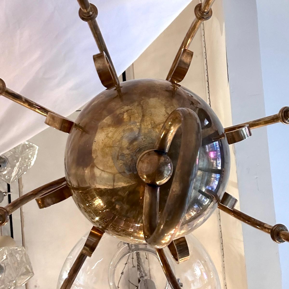 Bronzo Set di 4 grandi lampadari olandesi. Venduto singolarmente. in vendita