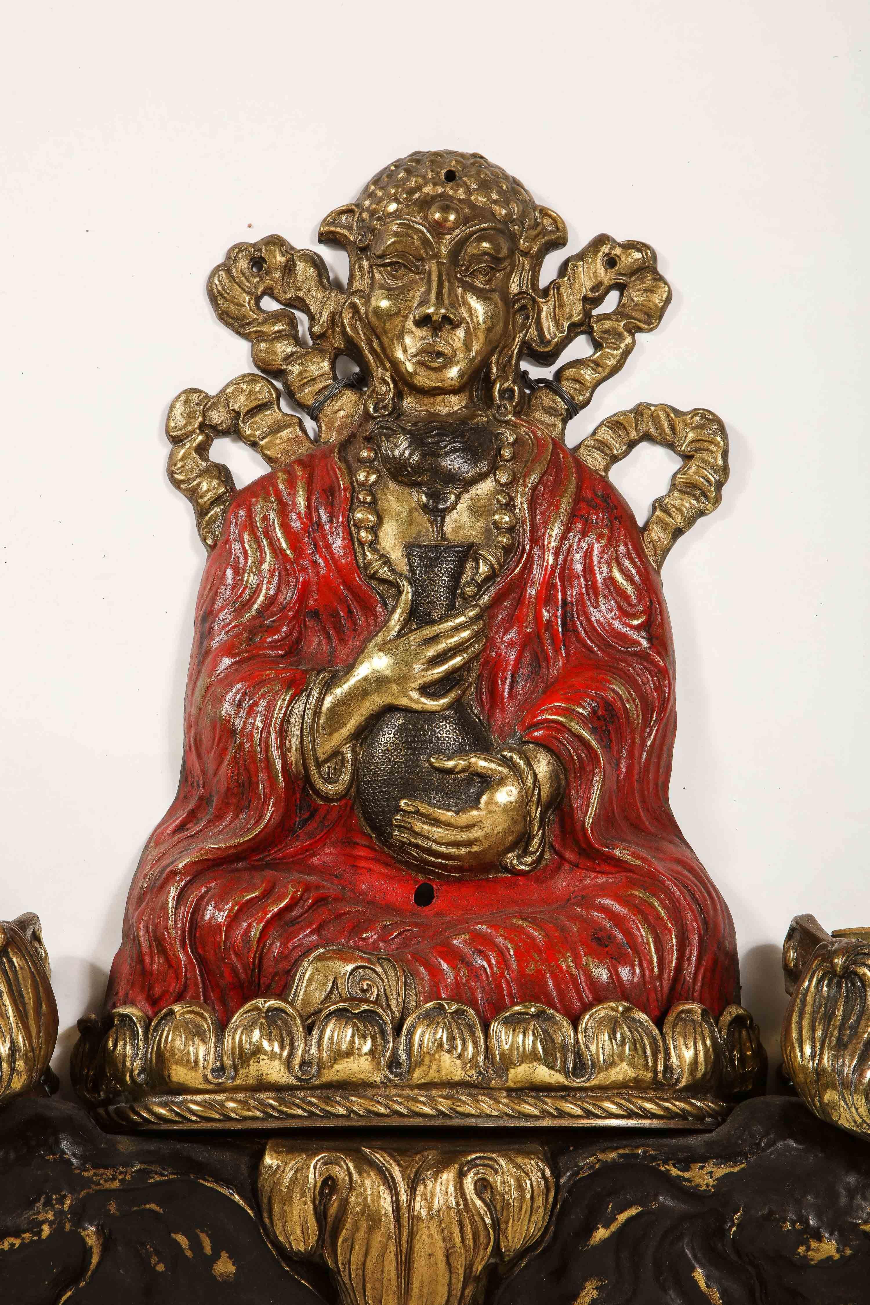 Satz von 4 großen figuralen Chinoiserie-Wandleuchtern aus vergoldeter Bronze, Caldwell zugeschrieben (Emailliert) im Angebot