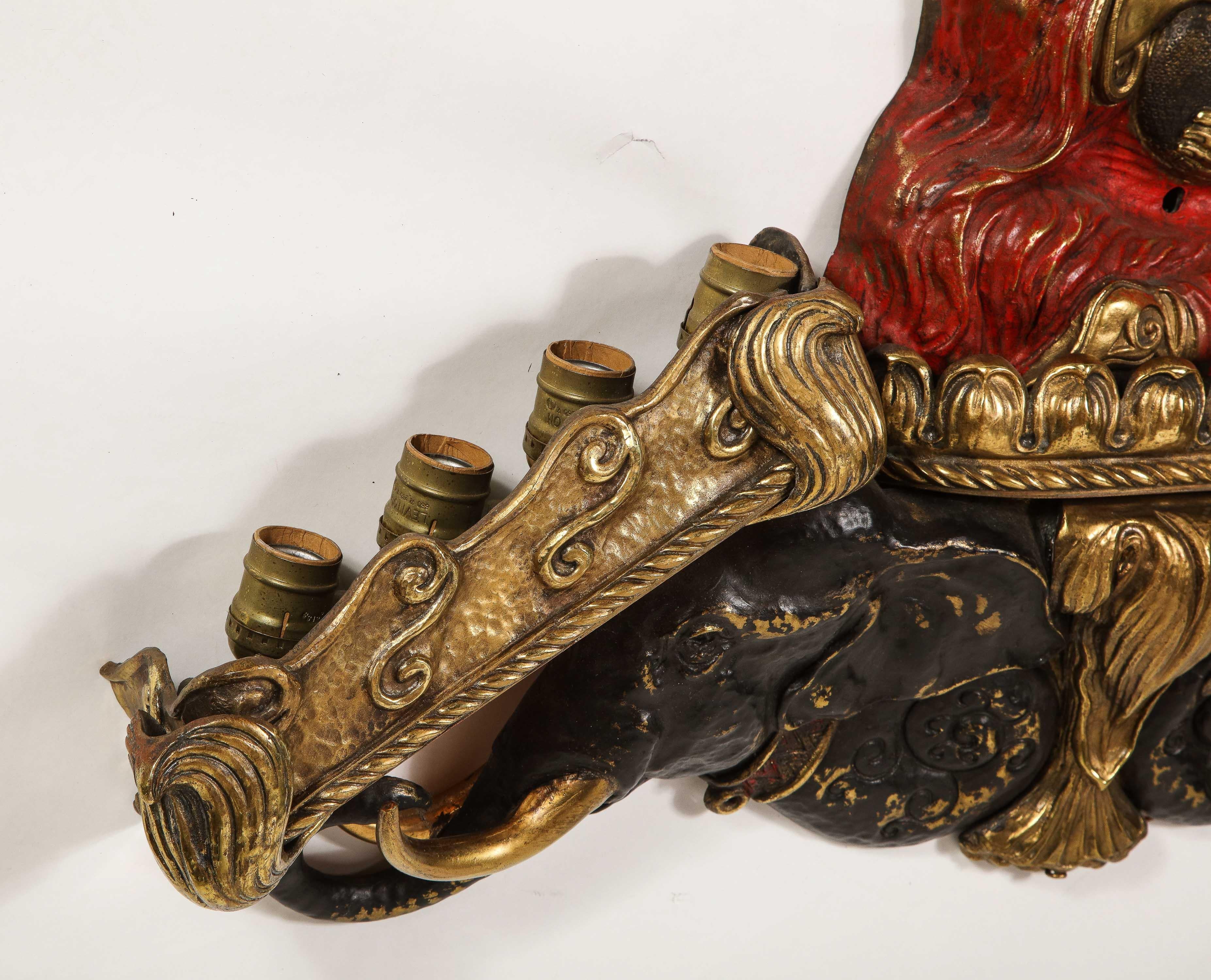 Satz von 4 großen figuralen Chinoiserie-Wandleuchtern aus vergoldeter Bronze, Caldwell zugeschrieben im Angebot 3
