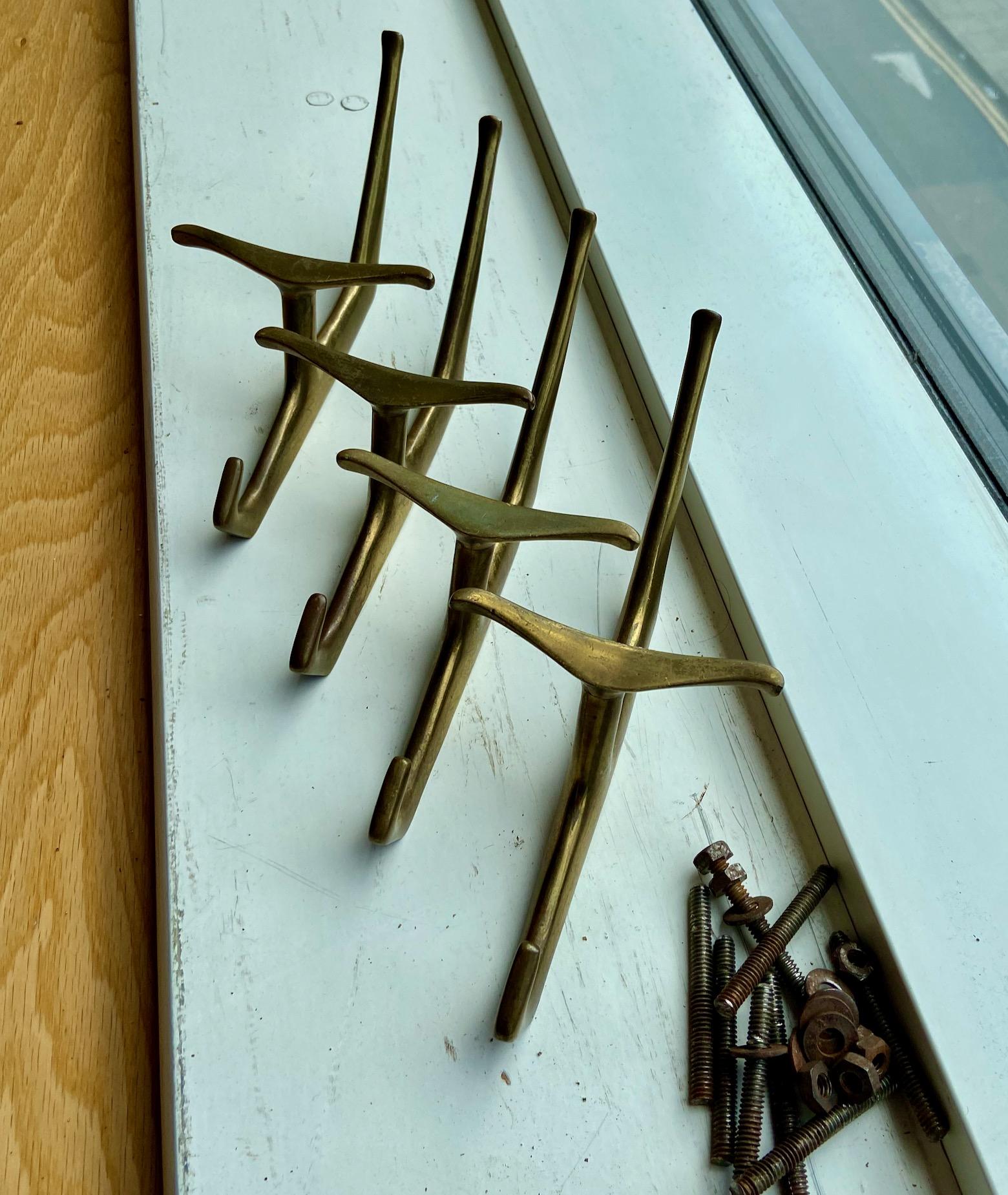 Set of 4 large and 3 small mid-century brass hooks hangers, Manner of Dominioni For Sale 4