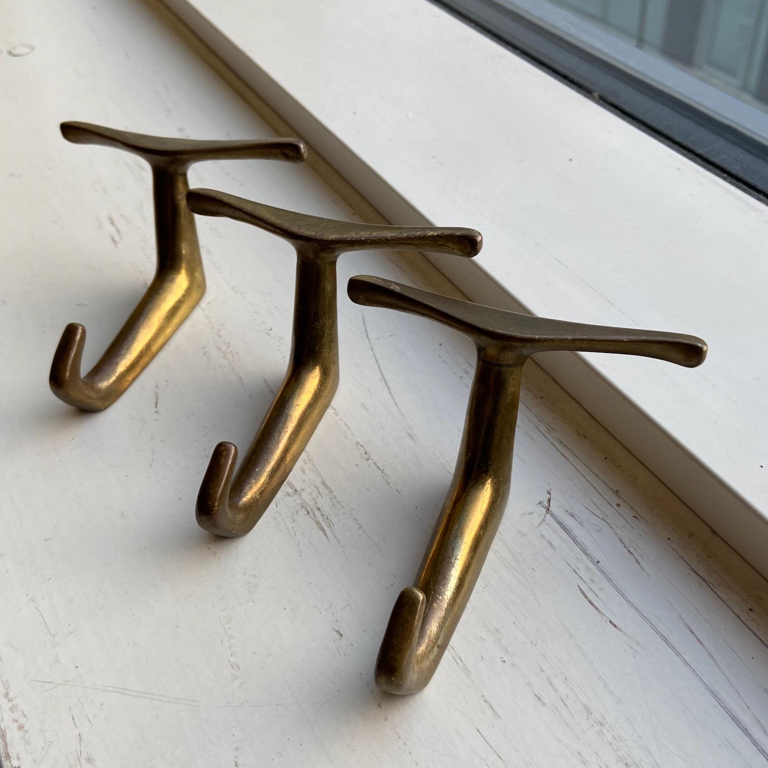 Brass Set of 4 large and 3 small mid-century brass hooks hangers, Manner of Dominioni For Sale