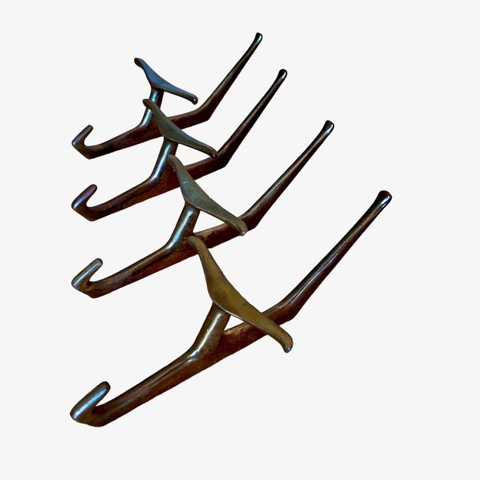 20th Century Set of 4 large and 3 small mid-century brass hooks hangers, Manner of Dominioni For Sale
