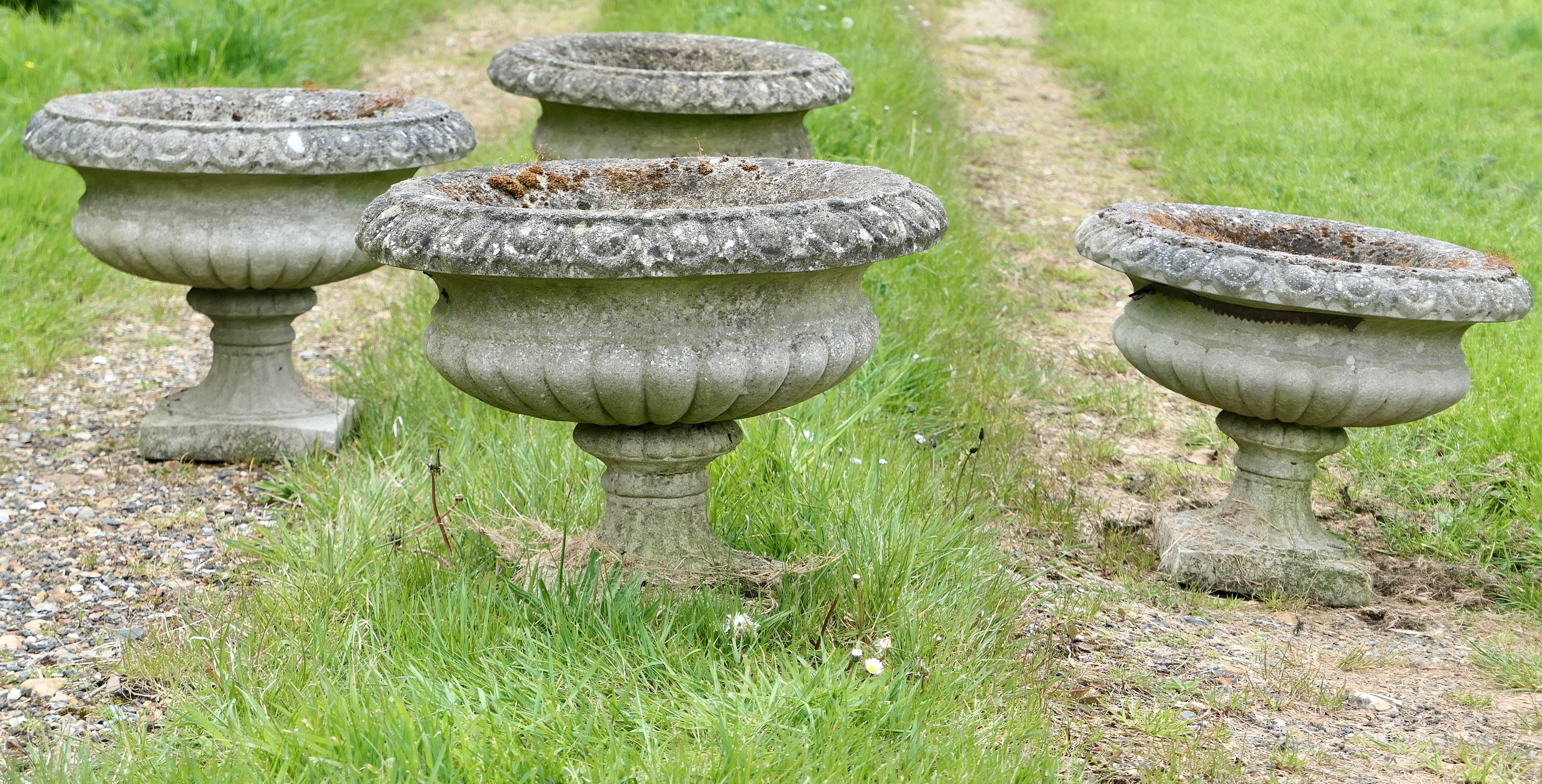 Set of 4 Large Weathered Cast Stone Garden Planters In Good Condition For Sale In Chillerton, Isle of Wight
