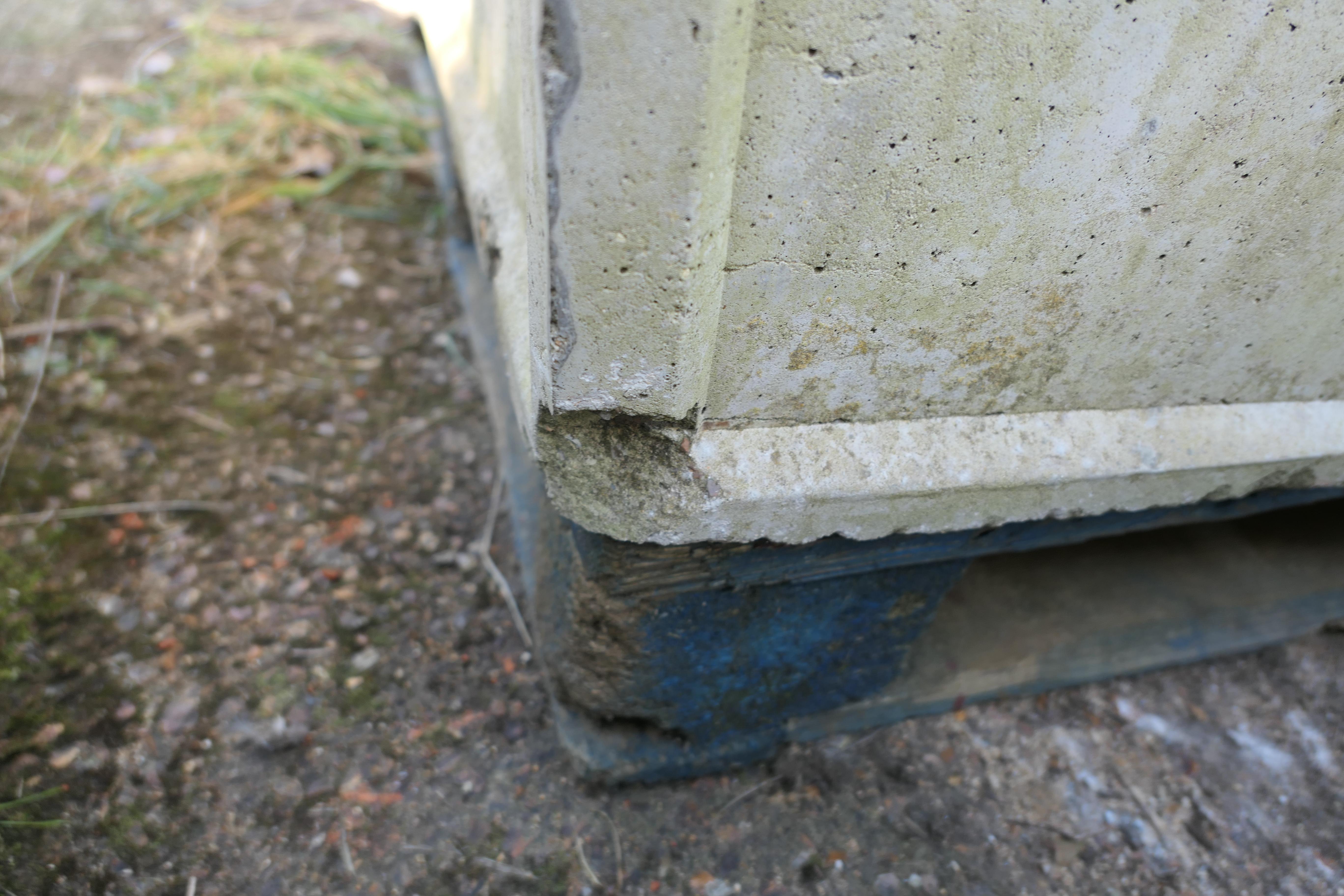Set of 4 Large Weathered Garden Planters For Sale 6