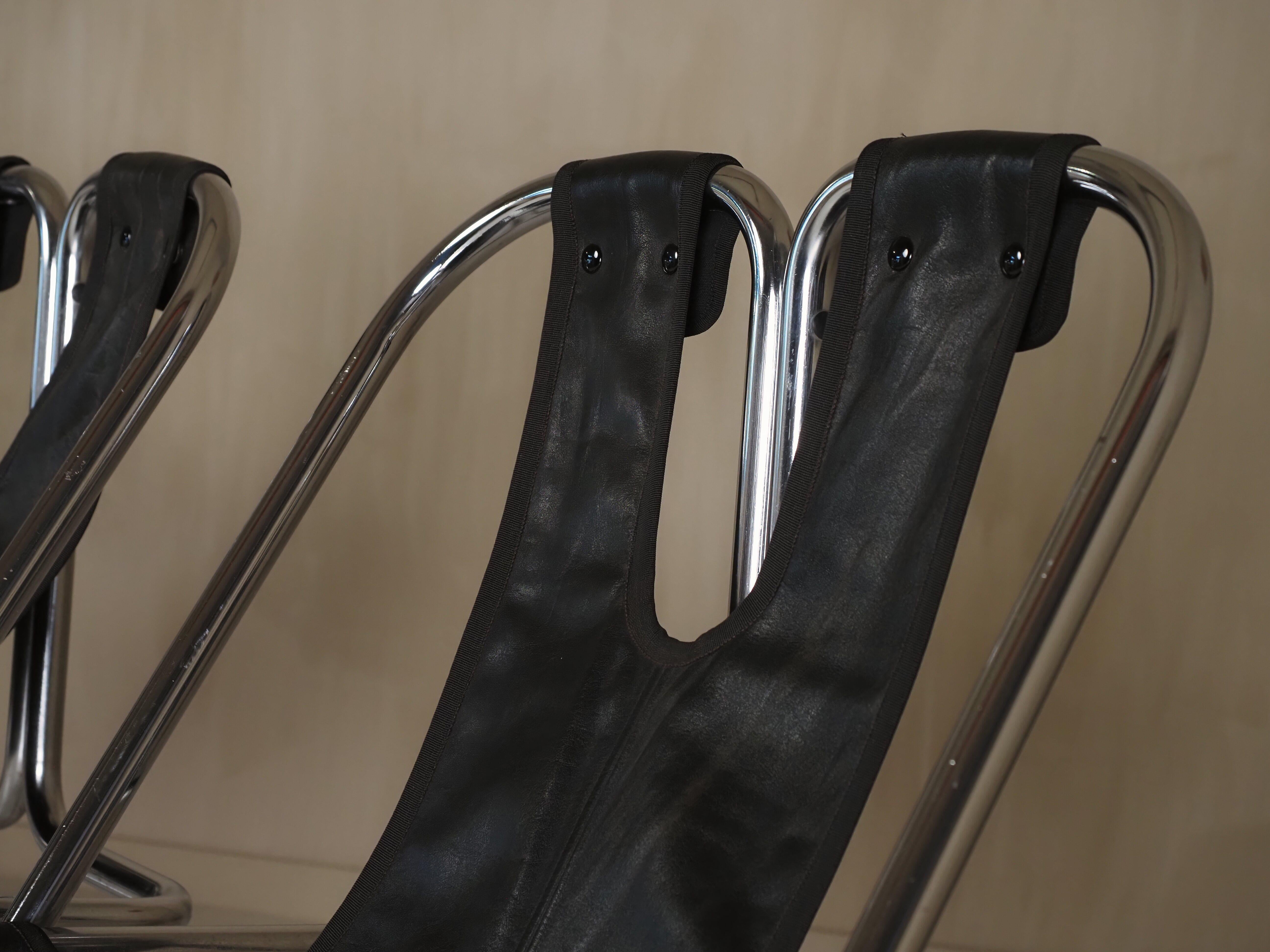 Italiano Set di 4 sedie in pelle e cromo anni '60 in vendita