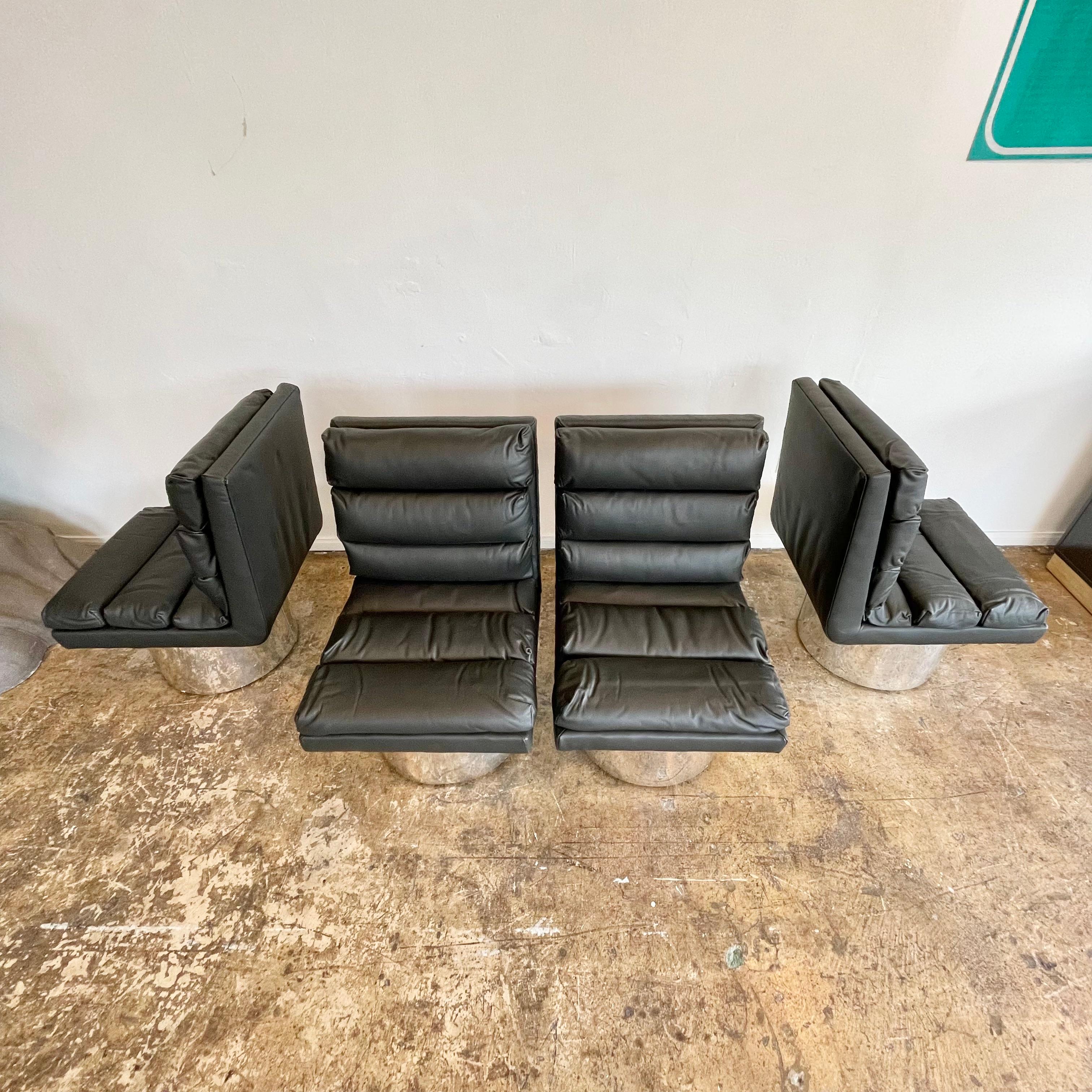 Set of 4 Leather and Chrome Swivel Dining Chairs In Good Condition For Sale In Los Angeles, CA