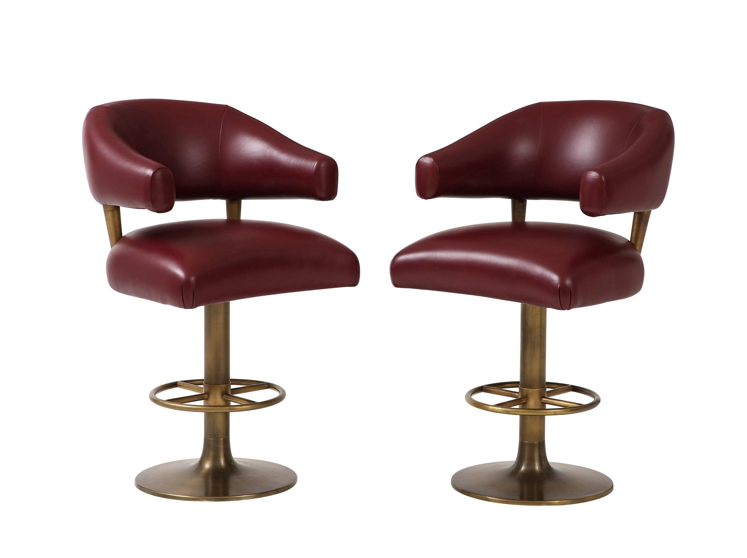 Set of 4 Leather & Brass Bar Stools In Good Condition For Sale In New York, NY