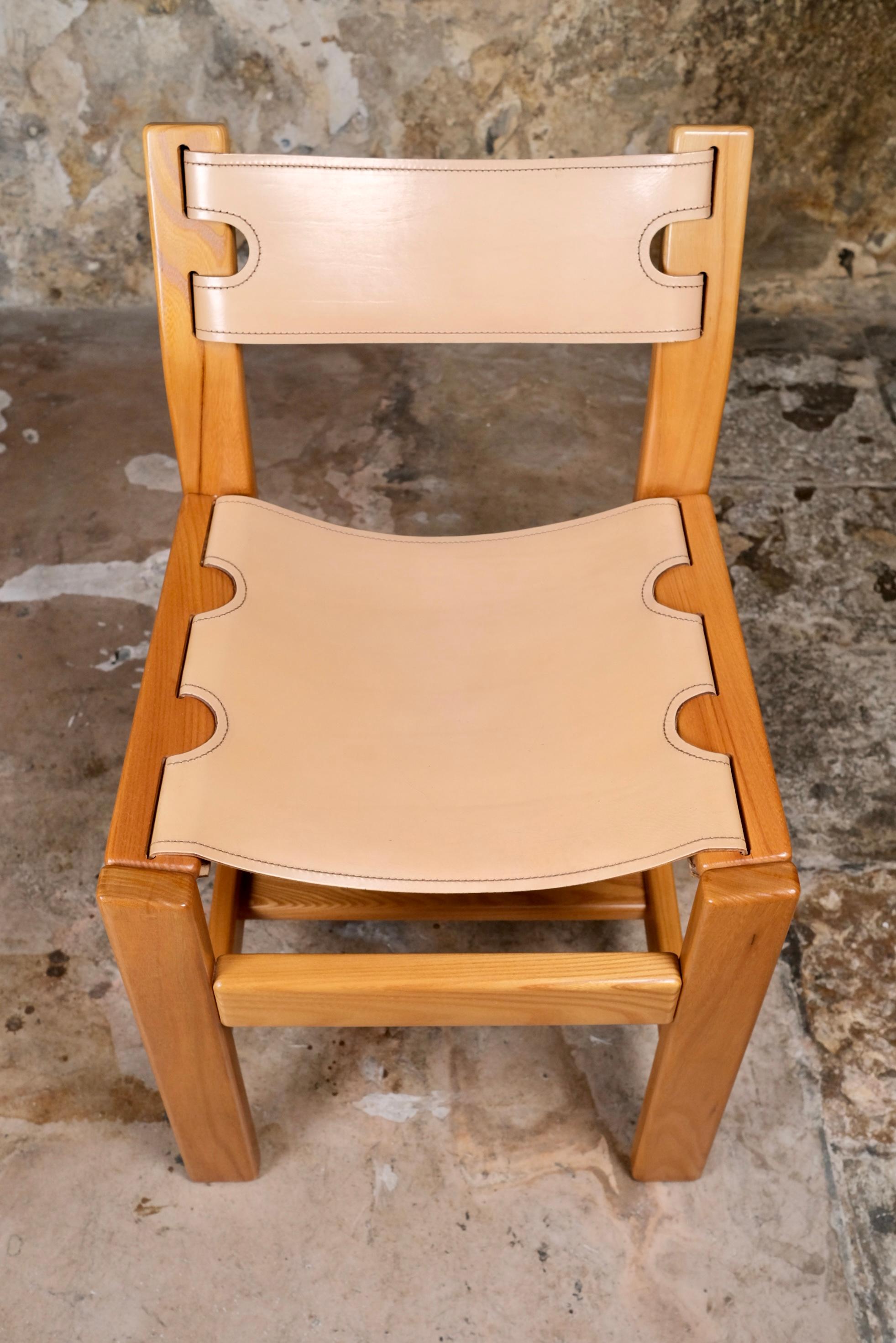 Set of 4 leather chairs by Maison Regain, made in France, 1080s Francés en venta
