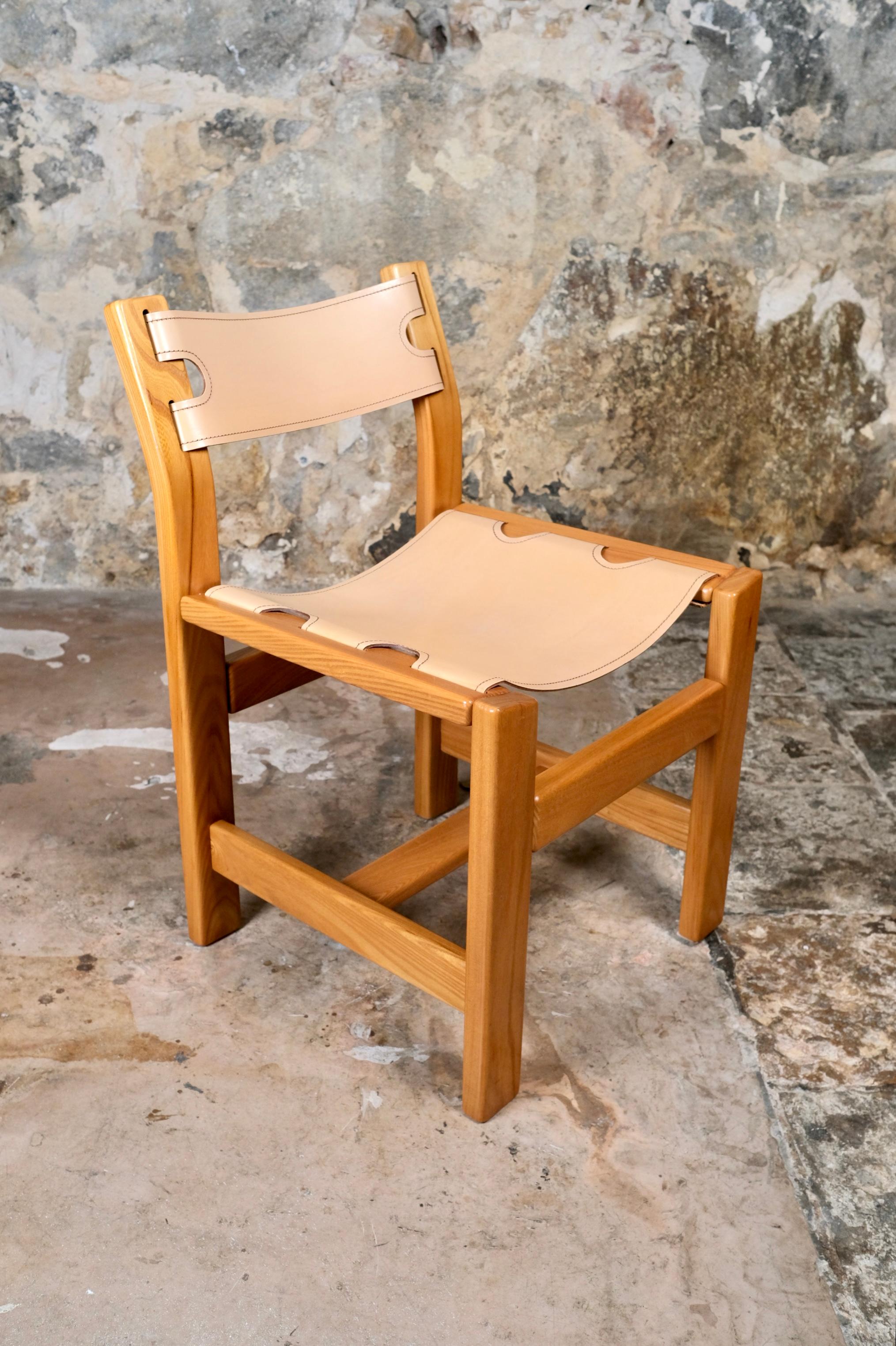 Set of 4 leather chairs by Maison Regain, made in France, 1080s en Bueno estado para la venta en Lyon, FR