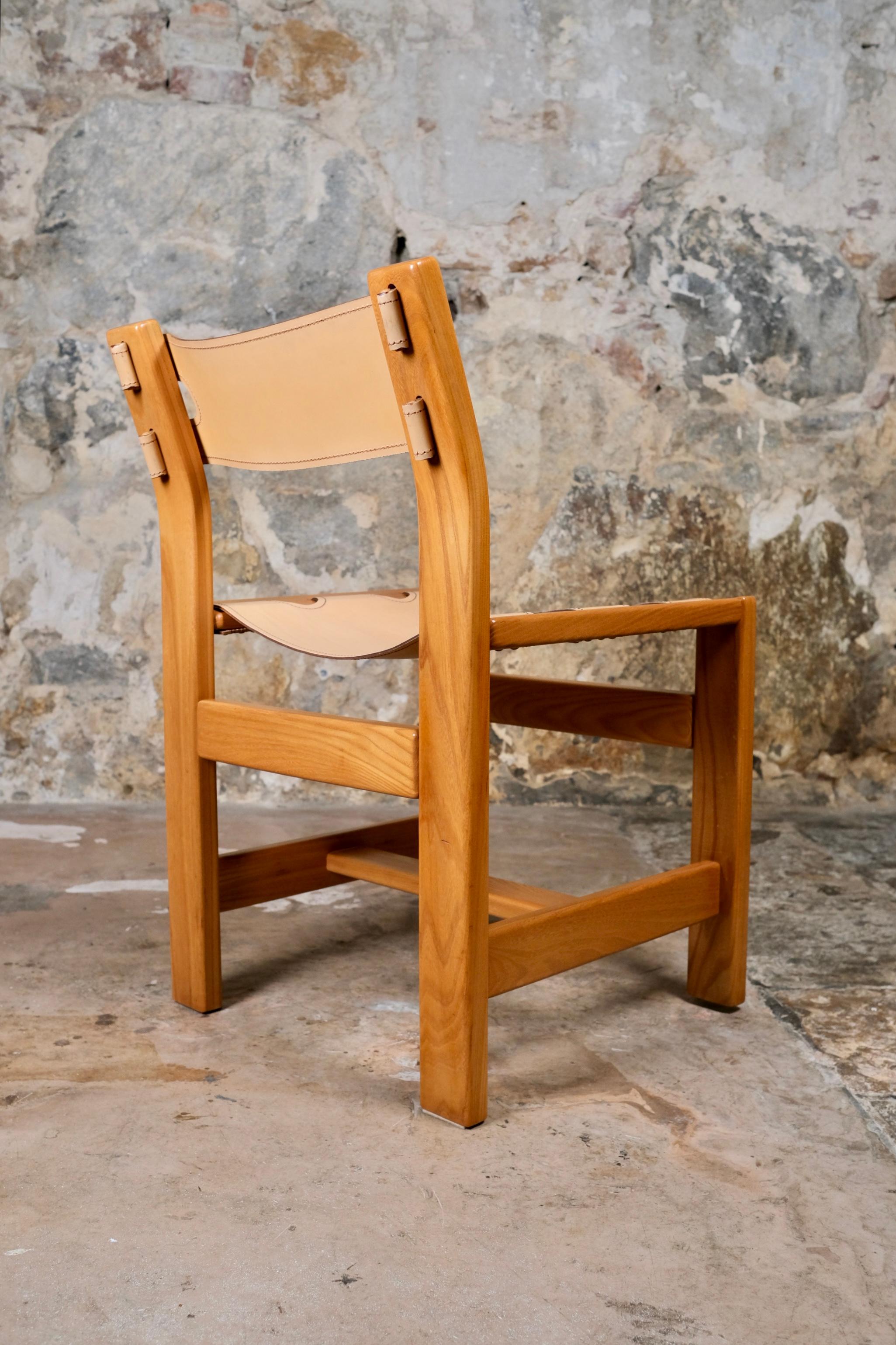 Set of 4 leather chairs by Maison Regain, made in France, 1080s en venta 1