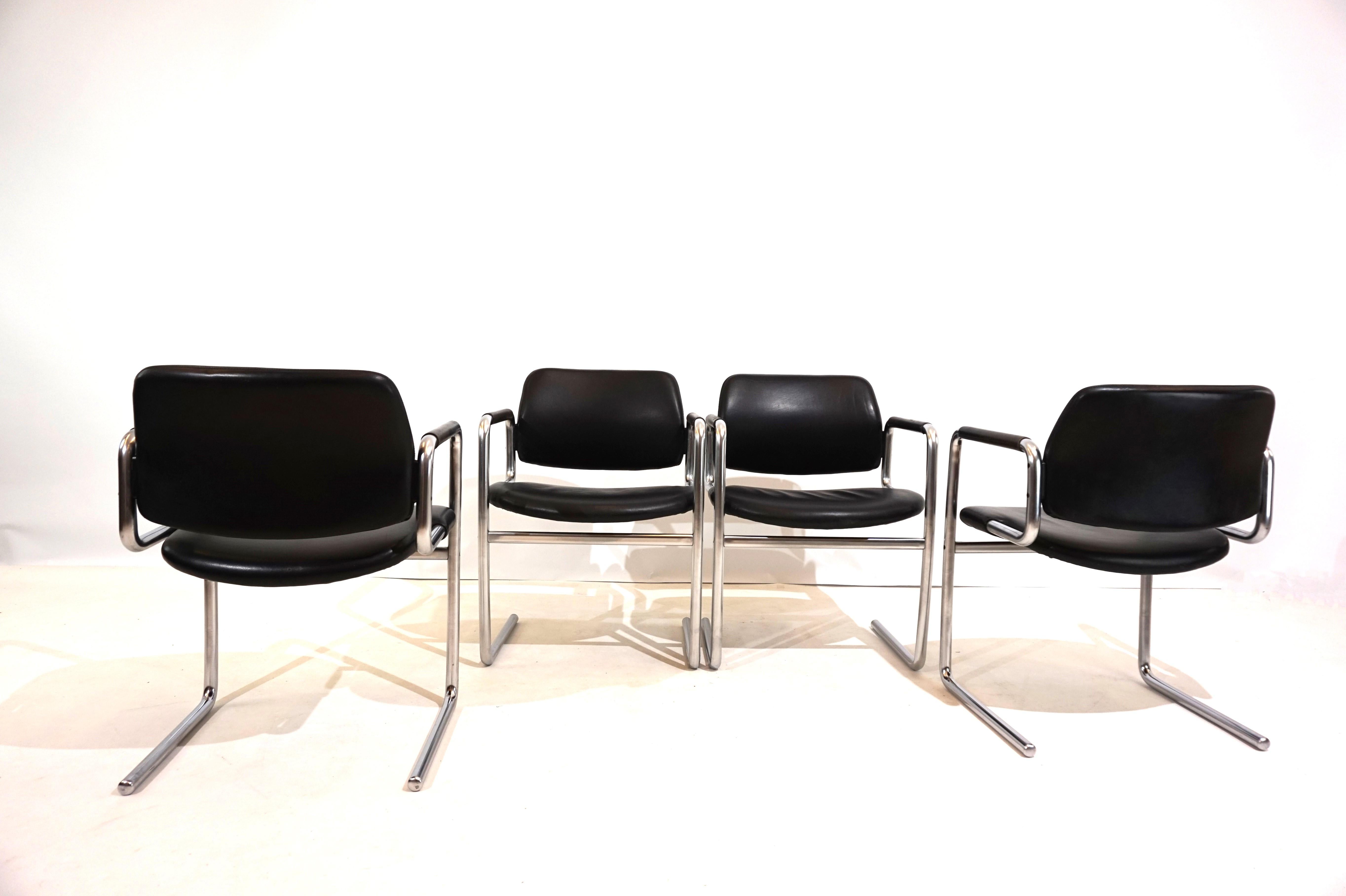 Allemand Ensemble de 4 chaises de salle à manger en cuir par Jørgen Kastholm pour Kusch+Co en vente