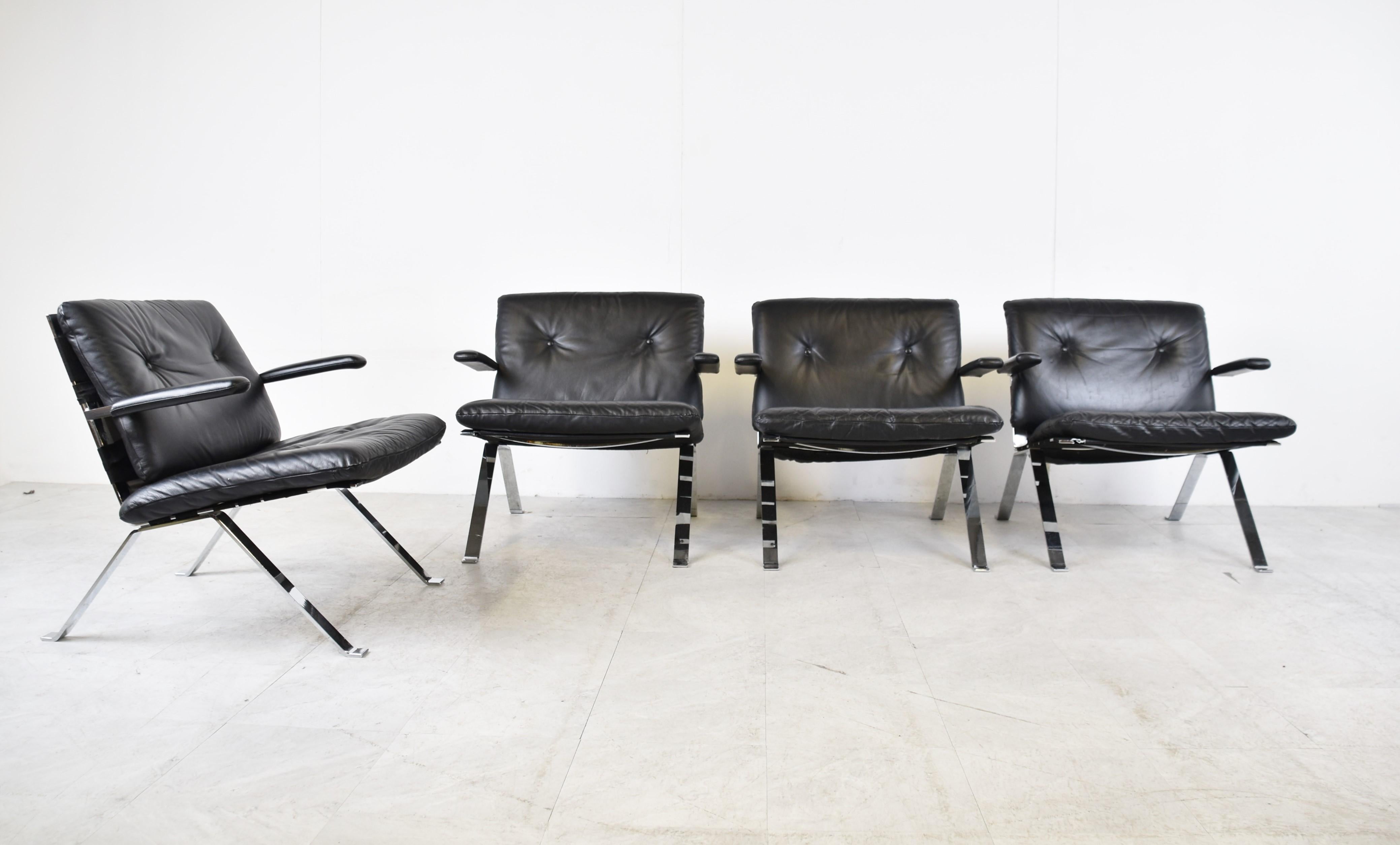 Mid-Century Modern Set of 4 Leather Lounge Chairs Model 1600 by Hans Eichenberger for Girsberg For Sale