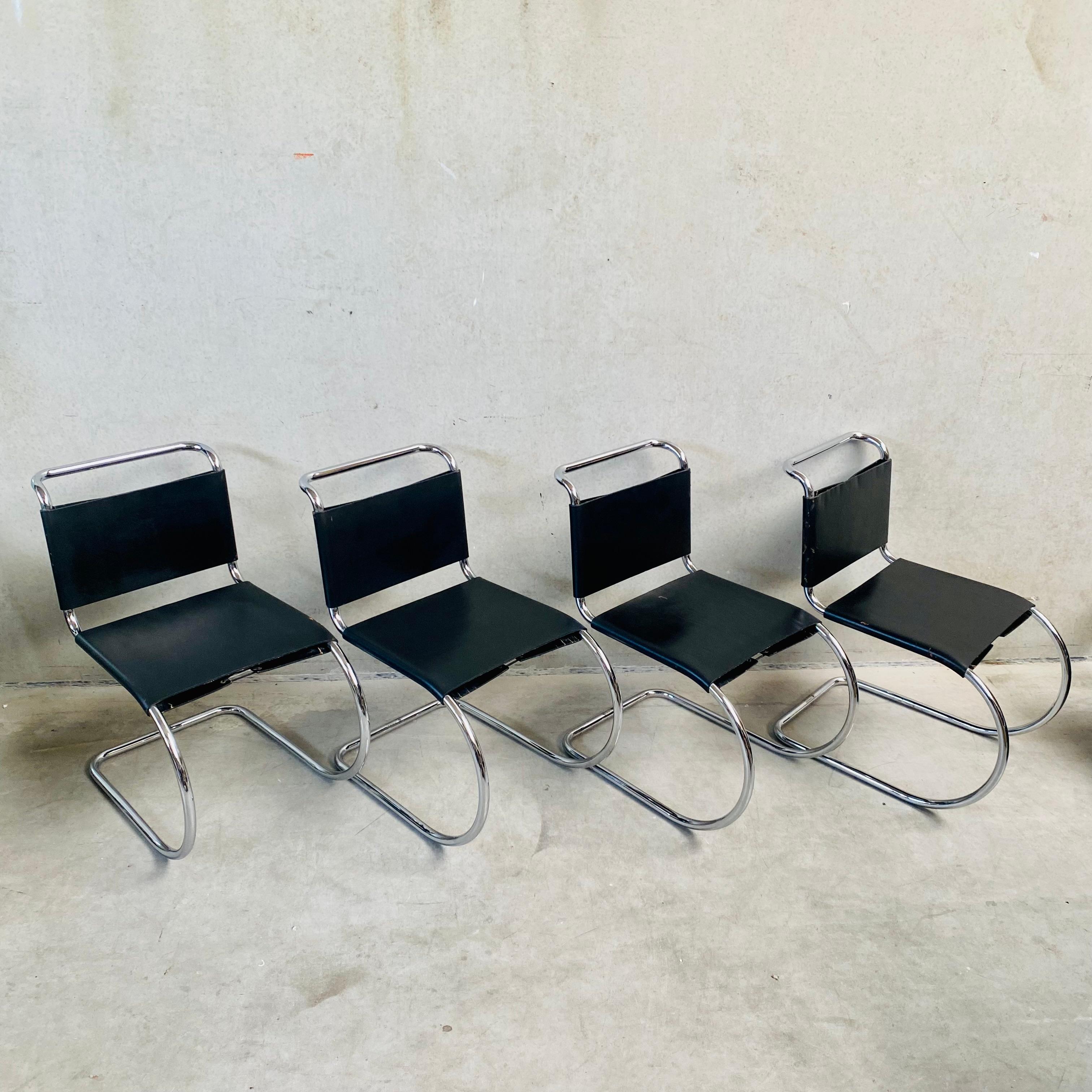 4 chaises de salle à manger en cuir Bononia de Mies Van Der Rohe, Série Mr, Italie, 1970 en vente 1