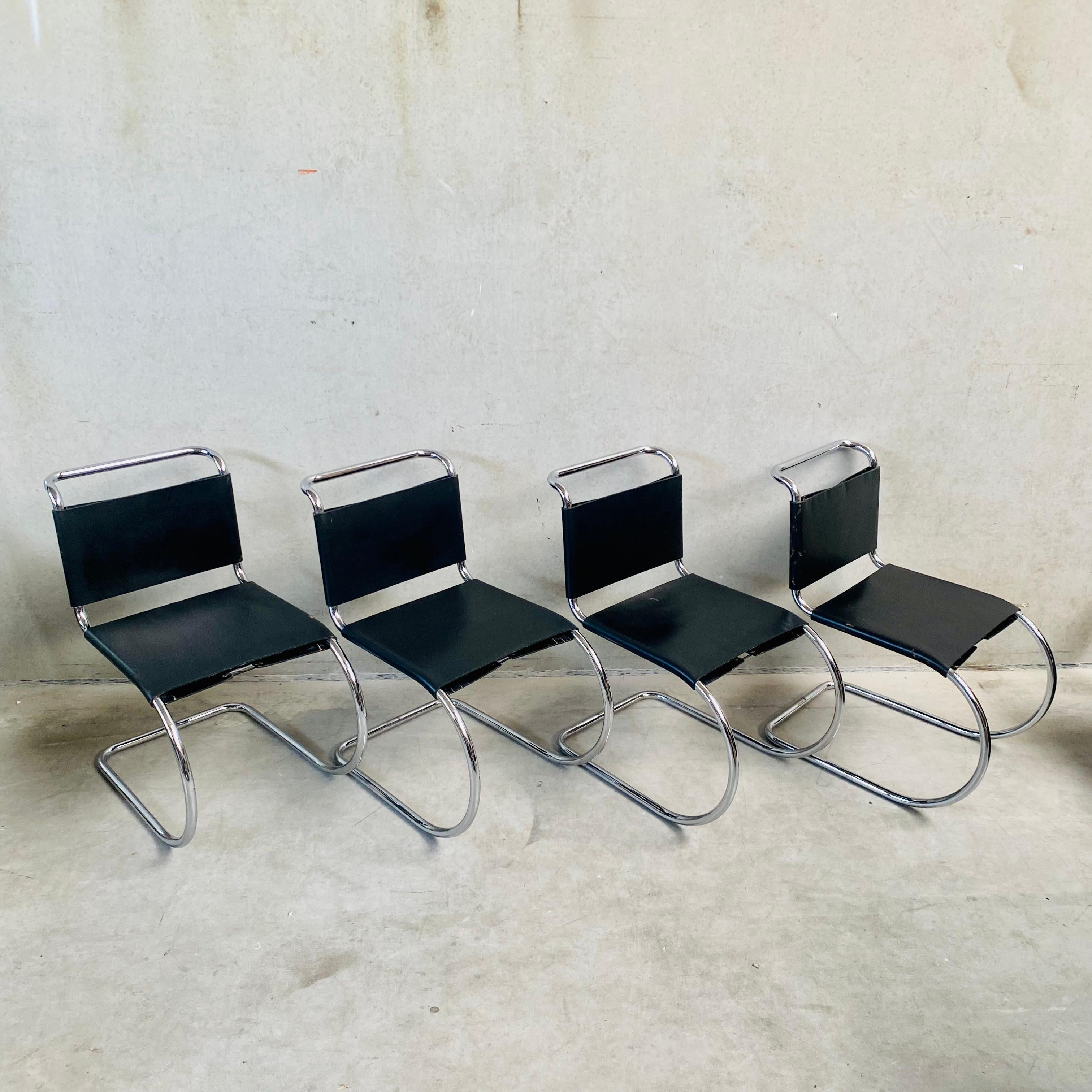 Mid-Century Modern 4 chaises de salle à manger en cuir Bononia de Mies Van Der Rohe, Série Mr, Italie, 1970 en vente