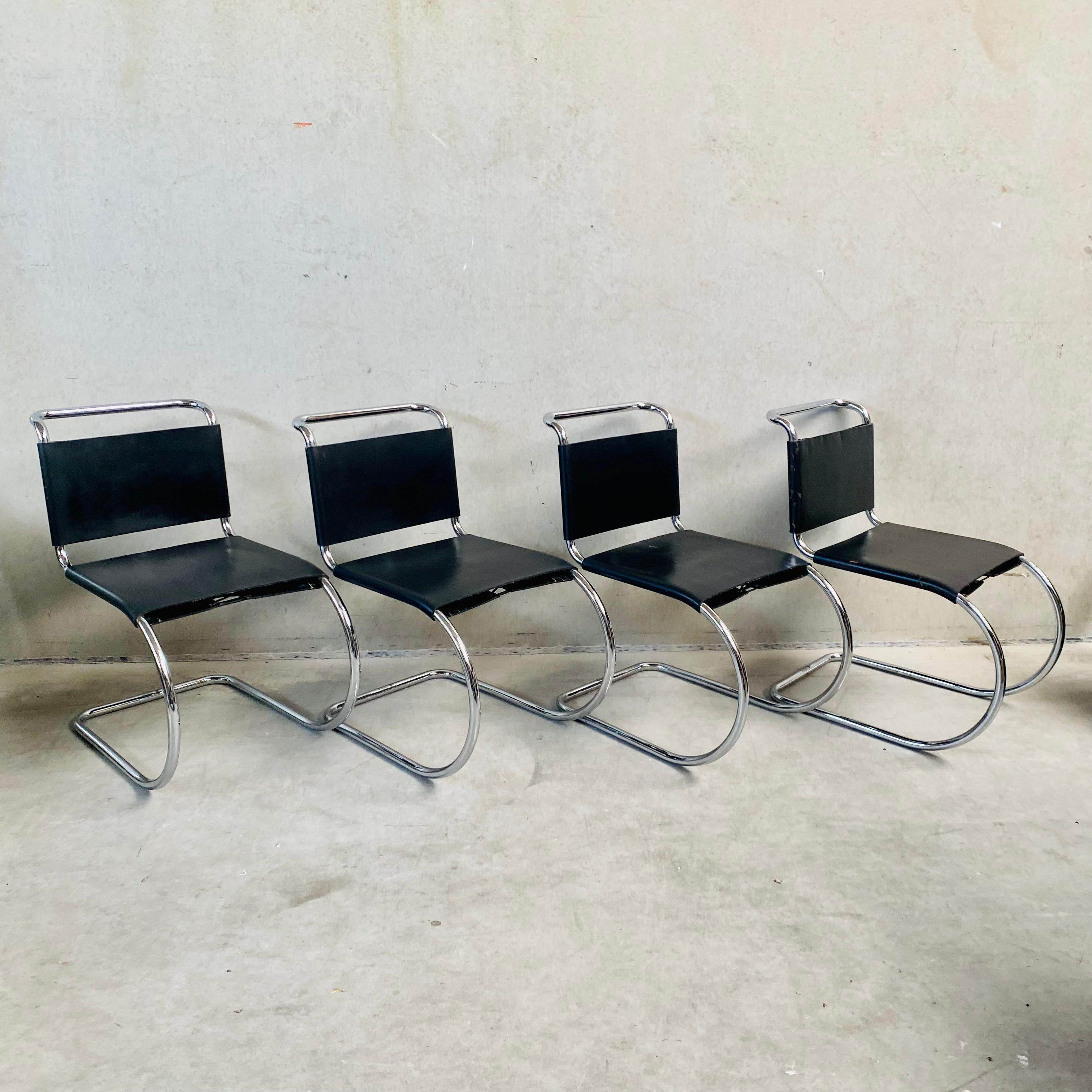 italien 4 chaises de salle à manger en cuir Bononia de Mies Van Der Rohe, Série Mr, Italie, 1970 en vente