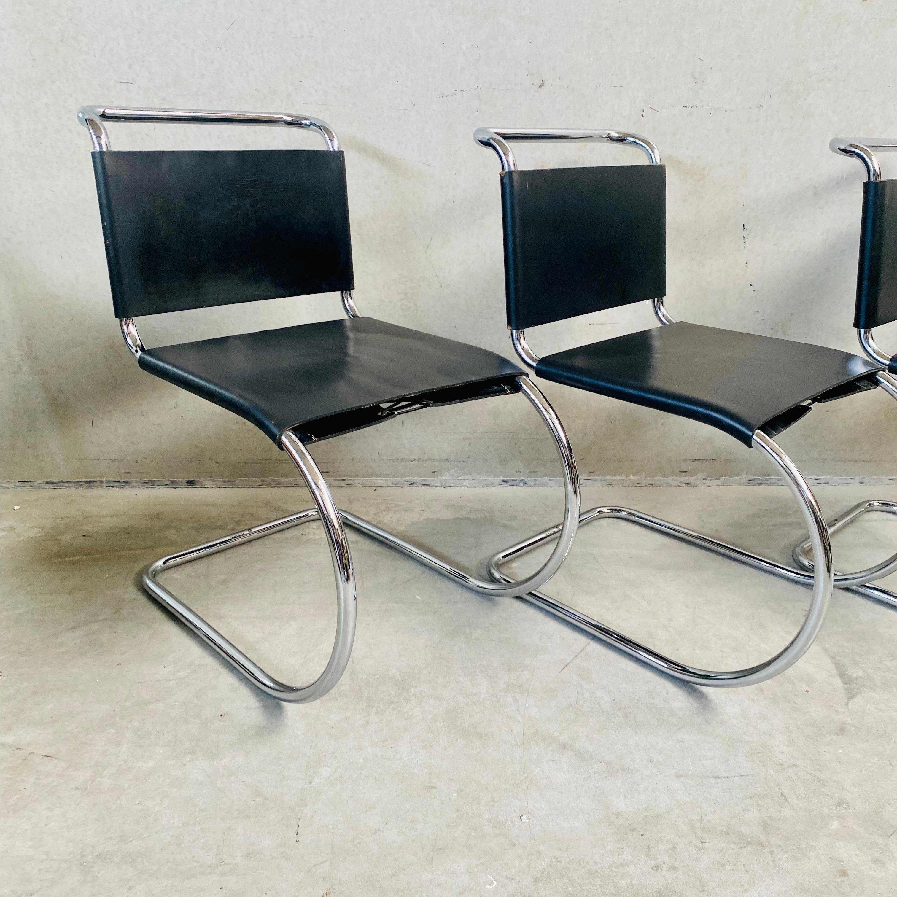 Cuir 4 chaises de salle à manger en cuir Bononia de Mies Van Der Rohe, Série Mr, Italie, 1970 en vente