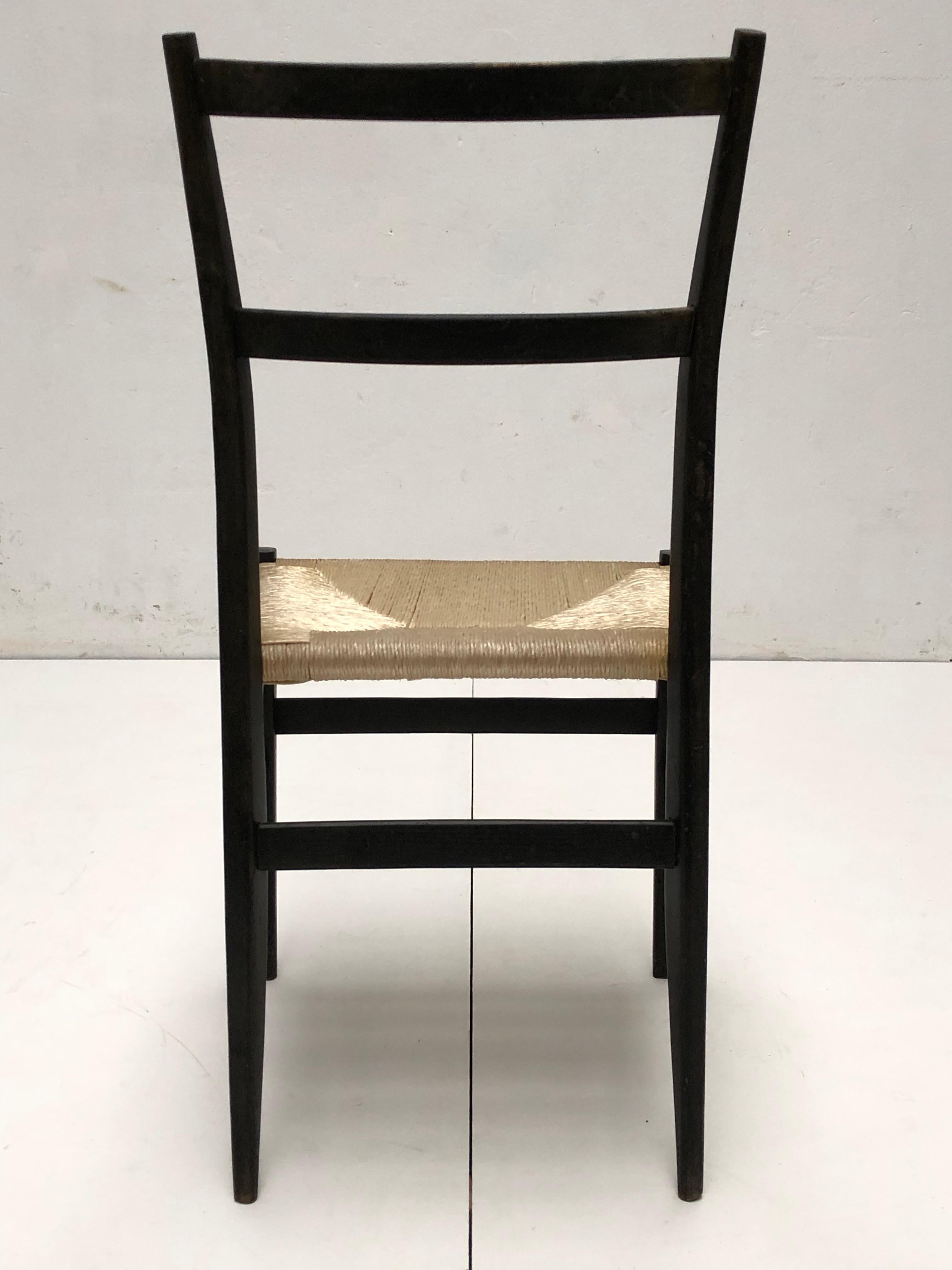 Set of 4 Leggera Black Ebonized Wooden Dining Chairs by Gio Ponti, Italy, 1950s In Good Condition In bergen op zoom, NL