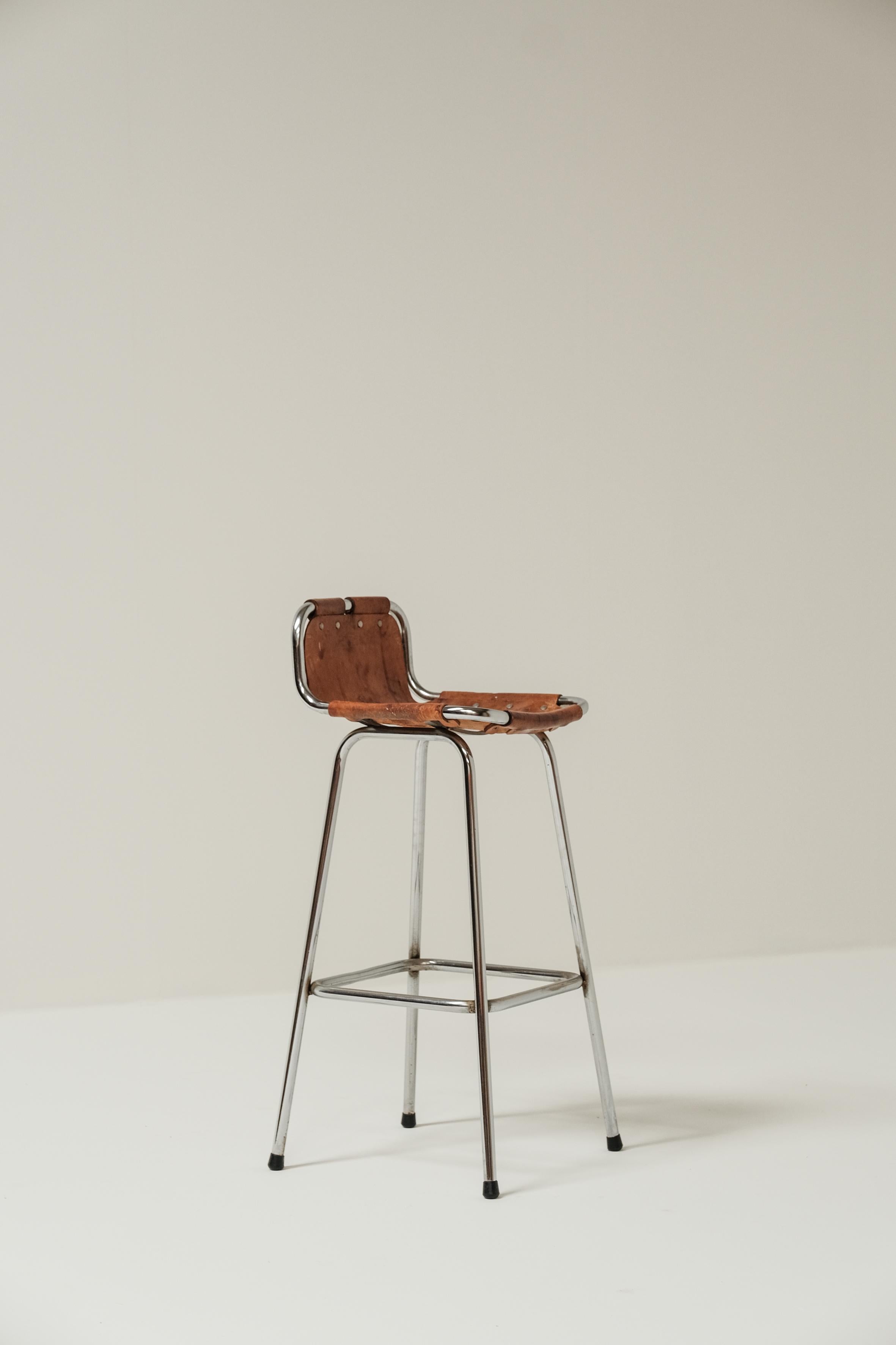 Set of 4 les arcs Bar stools made for the Ski resort Les Arcs in 1960. Beautifuly worn leather seat in a sturdy patina. Chartlotte Perriand used these special stools to furnish the ski resort ‘Les Arcs’ in France.

Leather is patinated, see pictures 