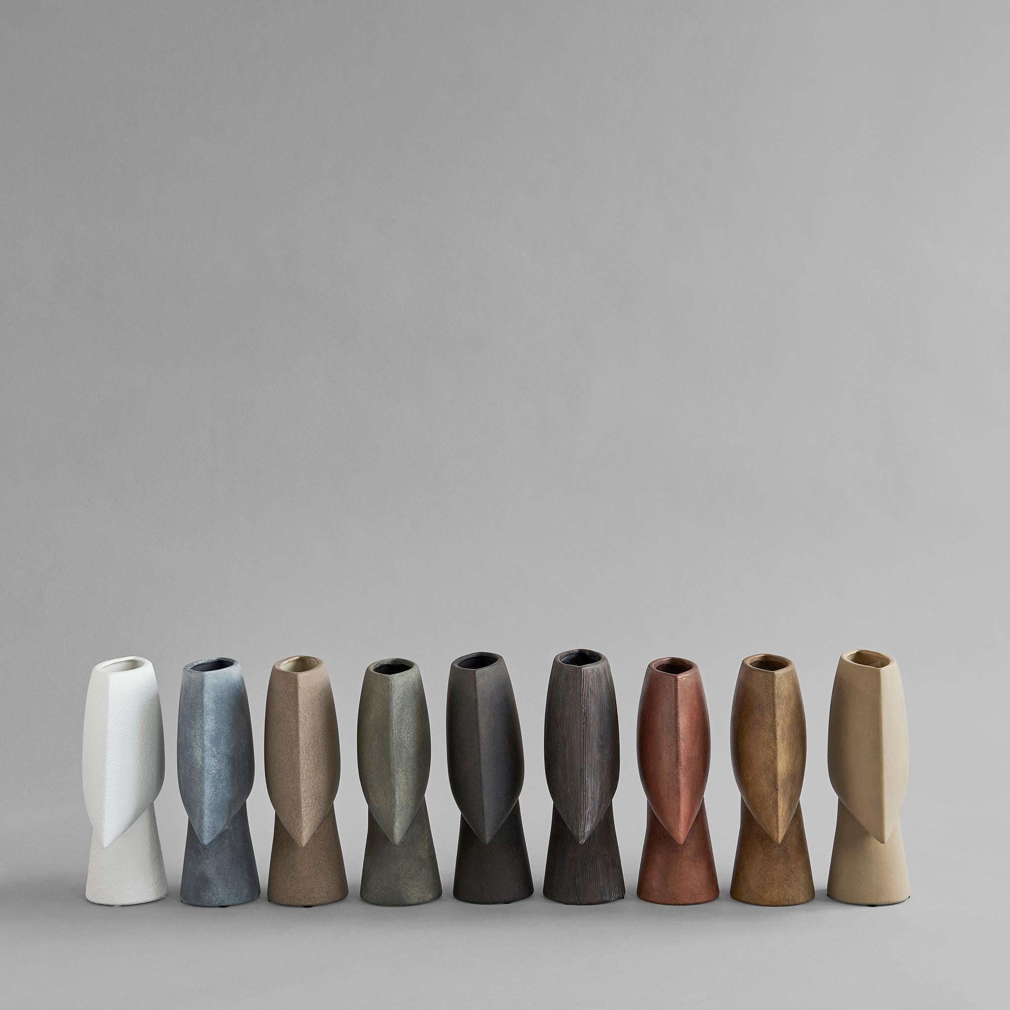 Ceramica Set di 4 vasi a sfera quadrati grigio chiaro di 101 Copenhagen in vendita