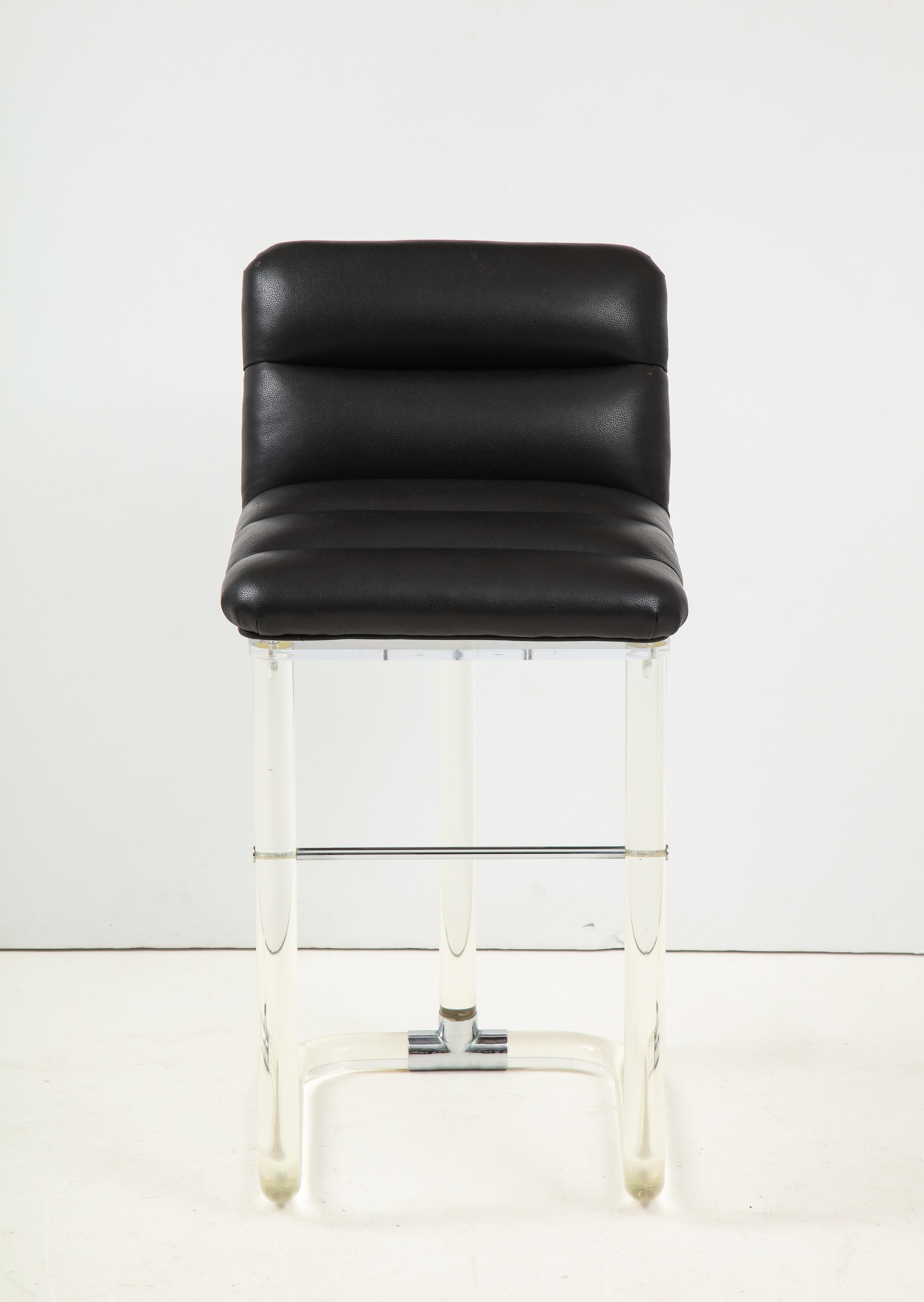 Set of 4 Mid-Century Lucite and Black Leather Upholstered Stools In Good Condition For Sale In New York, NY