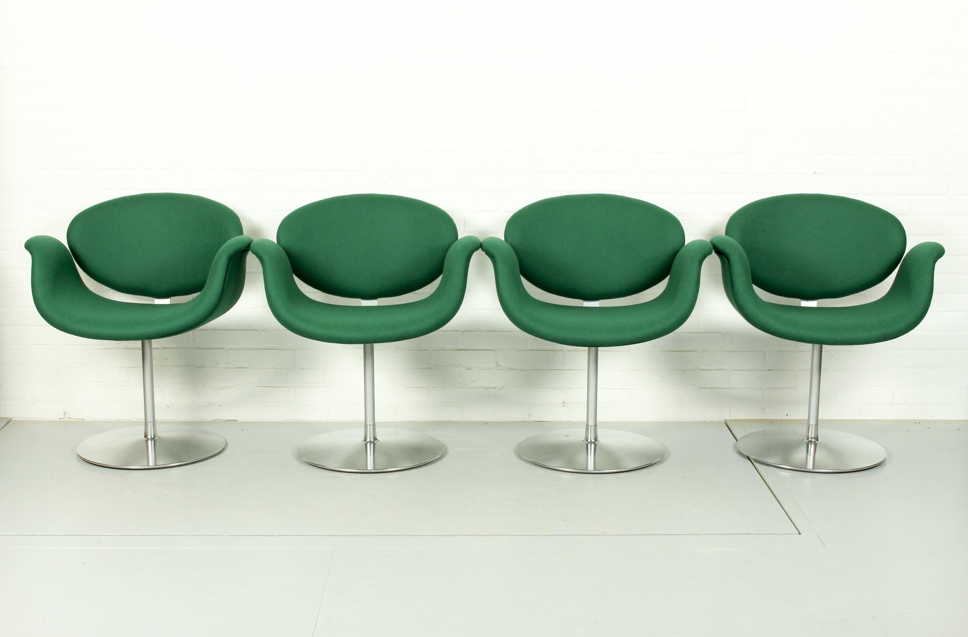 Set of 4 very comfortable pivoting armchairs, designed by the famous Pierre Paulin in the 1960s. Fabricated by Artifort in the 1980s. Round metal base with a wooden frame, new upholstery with lovely and soft Camira green wool fabric. The chairs are