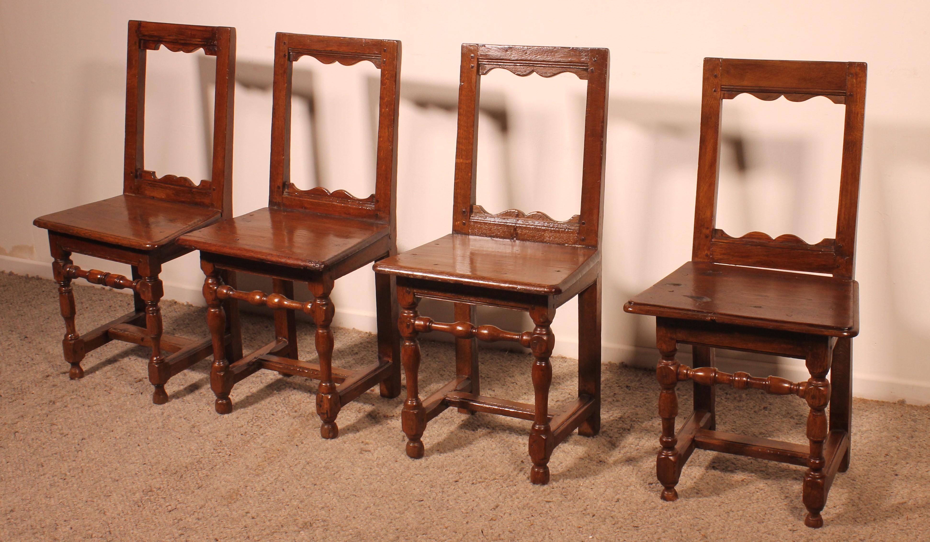 lovely set of 4 Lorraires oak chairs from the 18th century.
This beautiful set of French provenance are in oak and in superb condition.
Seat height 44cm
Very beautiful turning connected by a H-shaped spacer
Molded seat and sculpted and molded