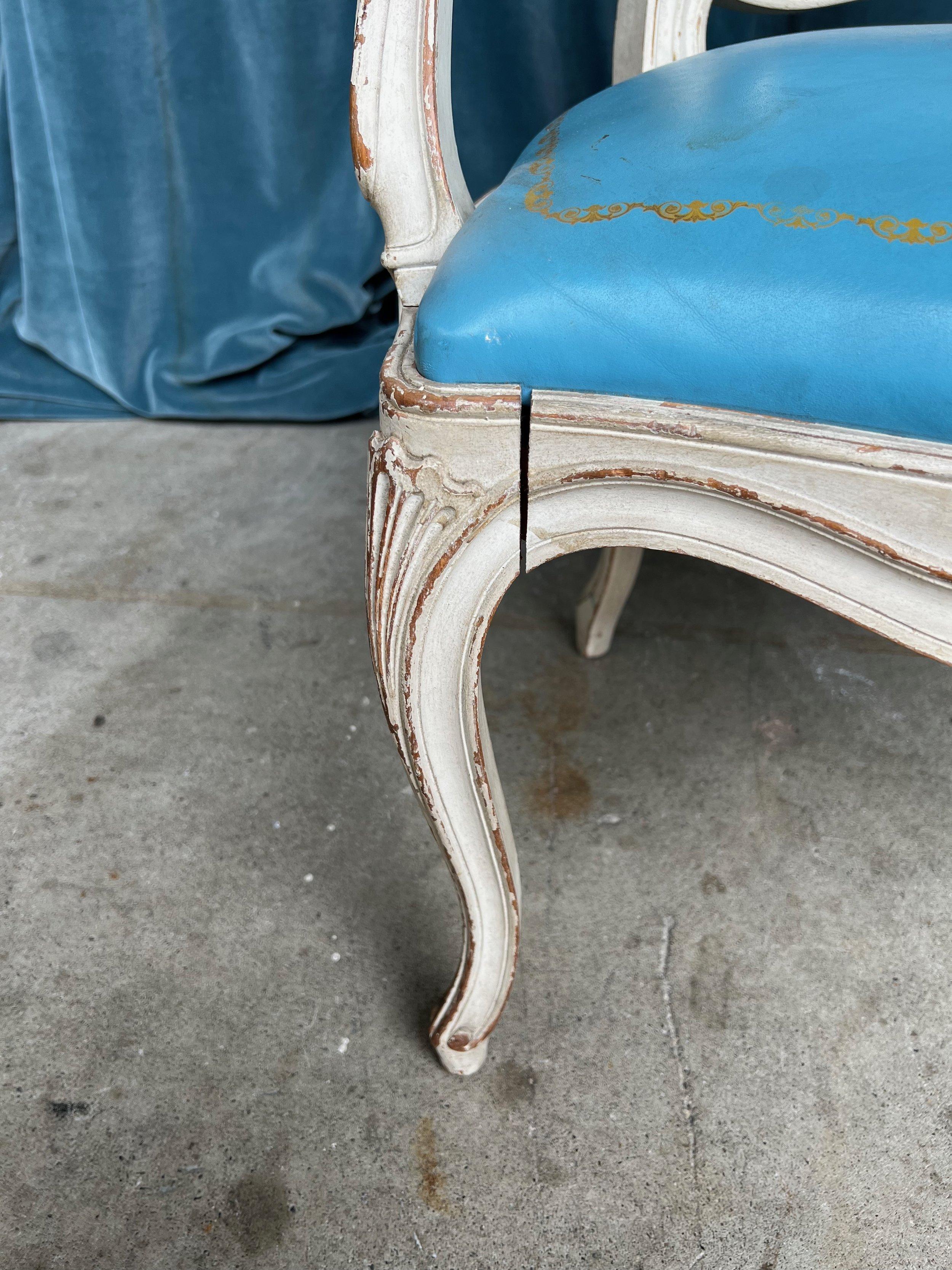 Satz von 4 Sesseln im Louis-XV-Stil aus blauem Leder im Angebot 9