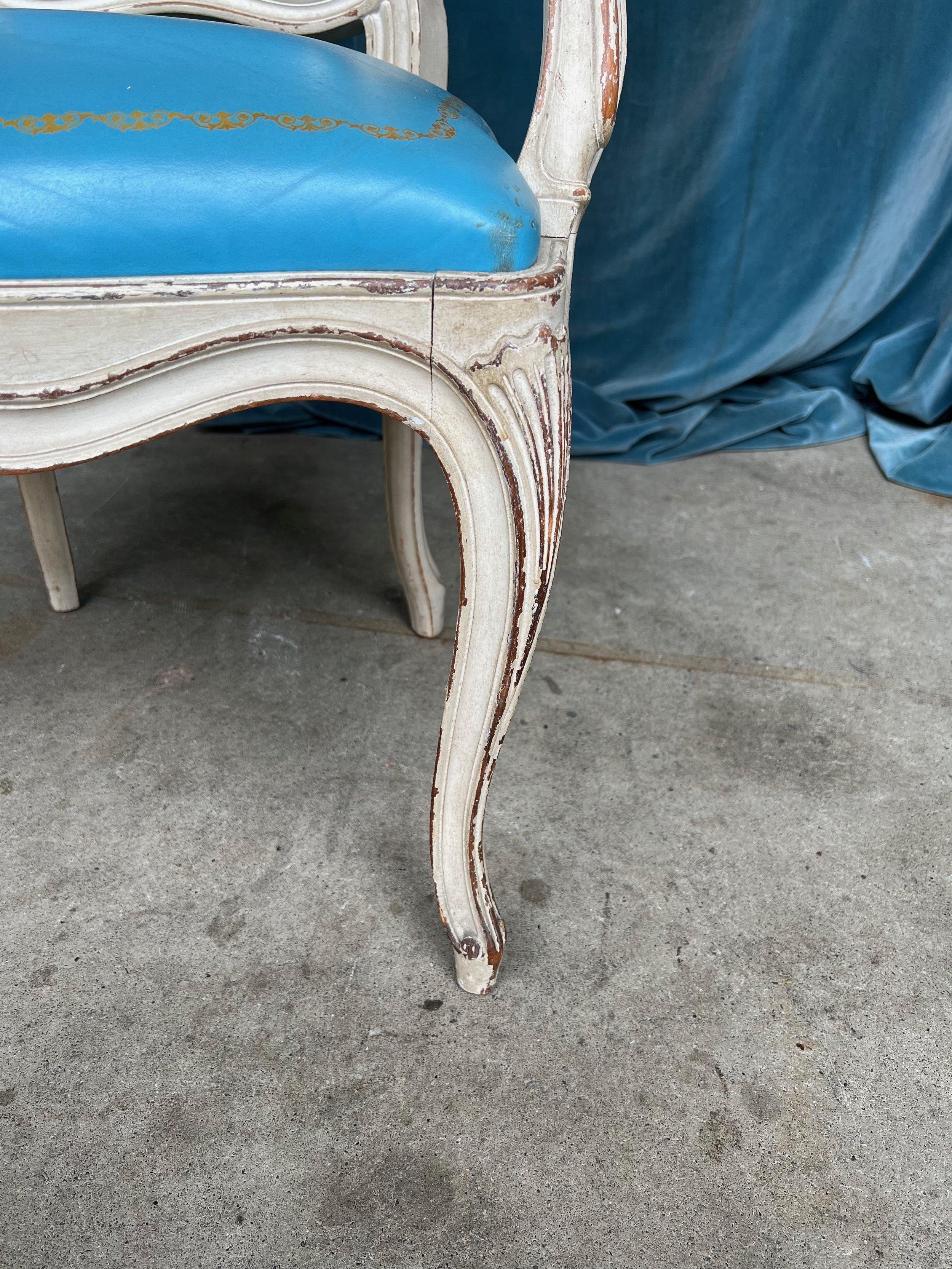 Satz von 4 Sesseln im Louis-XV-Stil aus blauem Leder im Angebot 12