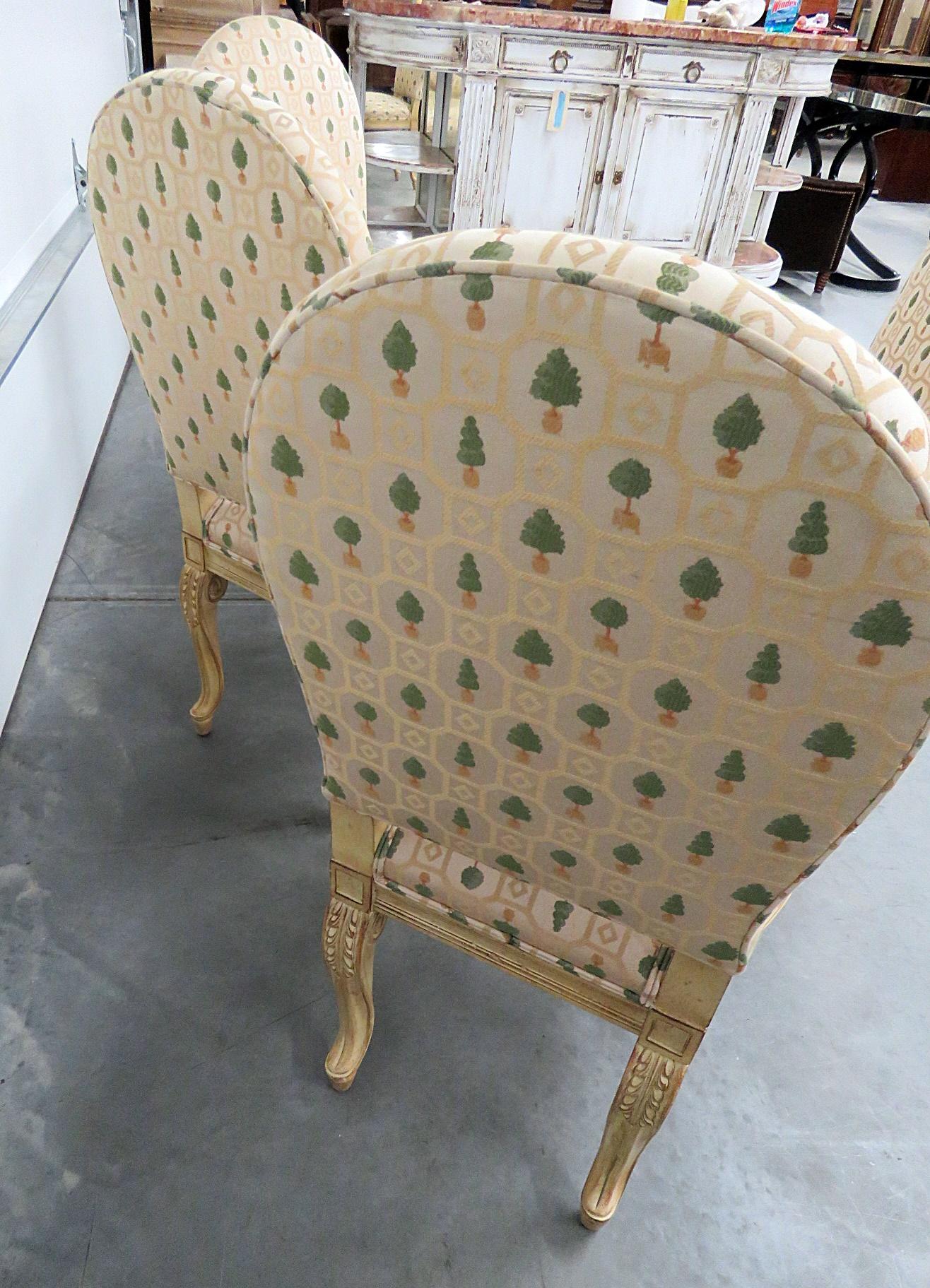 Ensemble d'anciens 4 chaises de salle à manger de style Louis XV peintes en vente 2