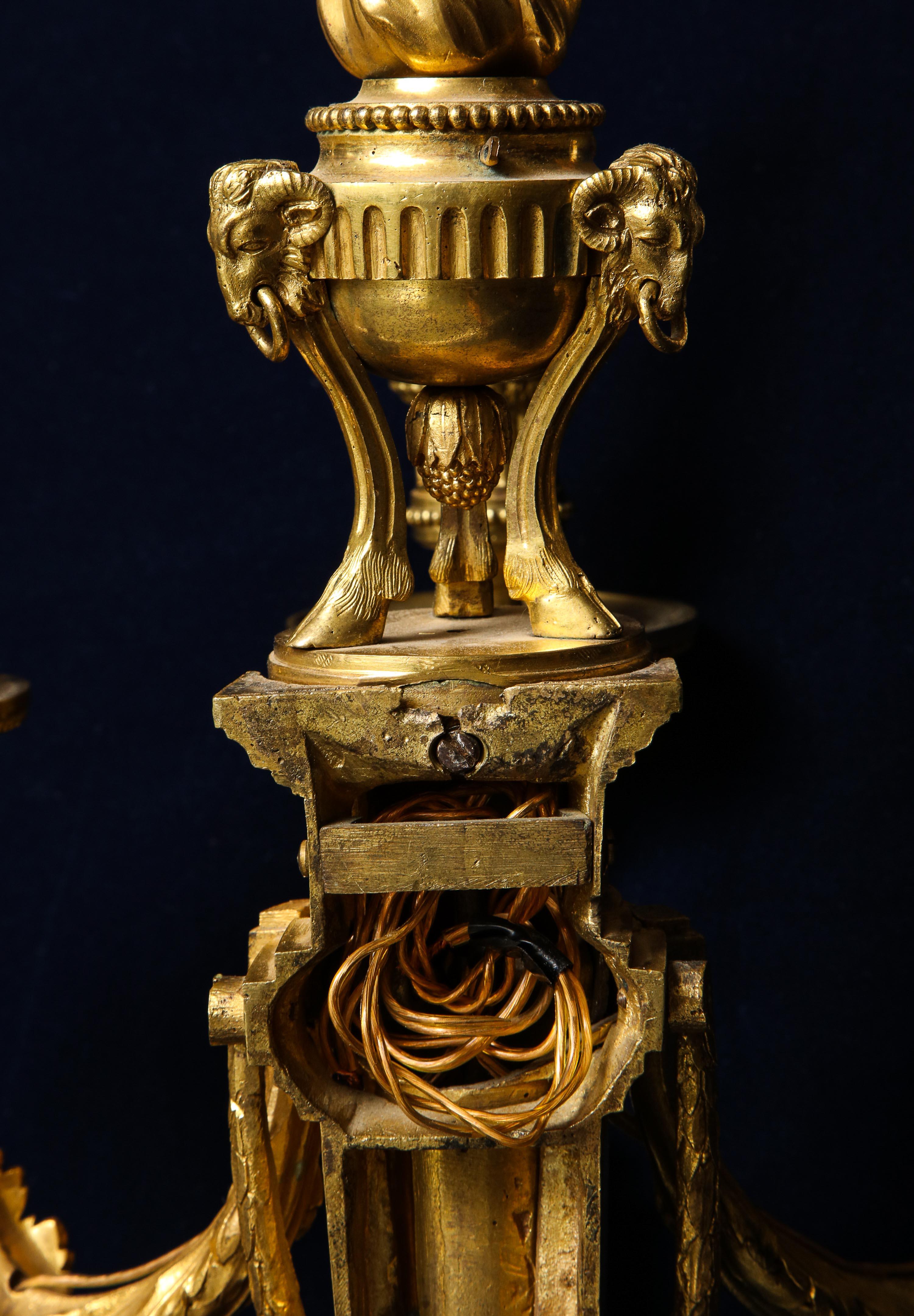 Set di 4 applique da parete in bronzo dorato francese Luigi XVI, Parigi, 18° secolo in vendita 4