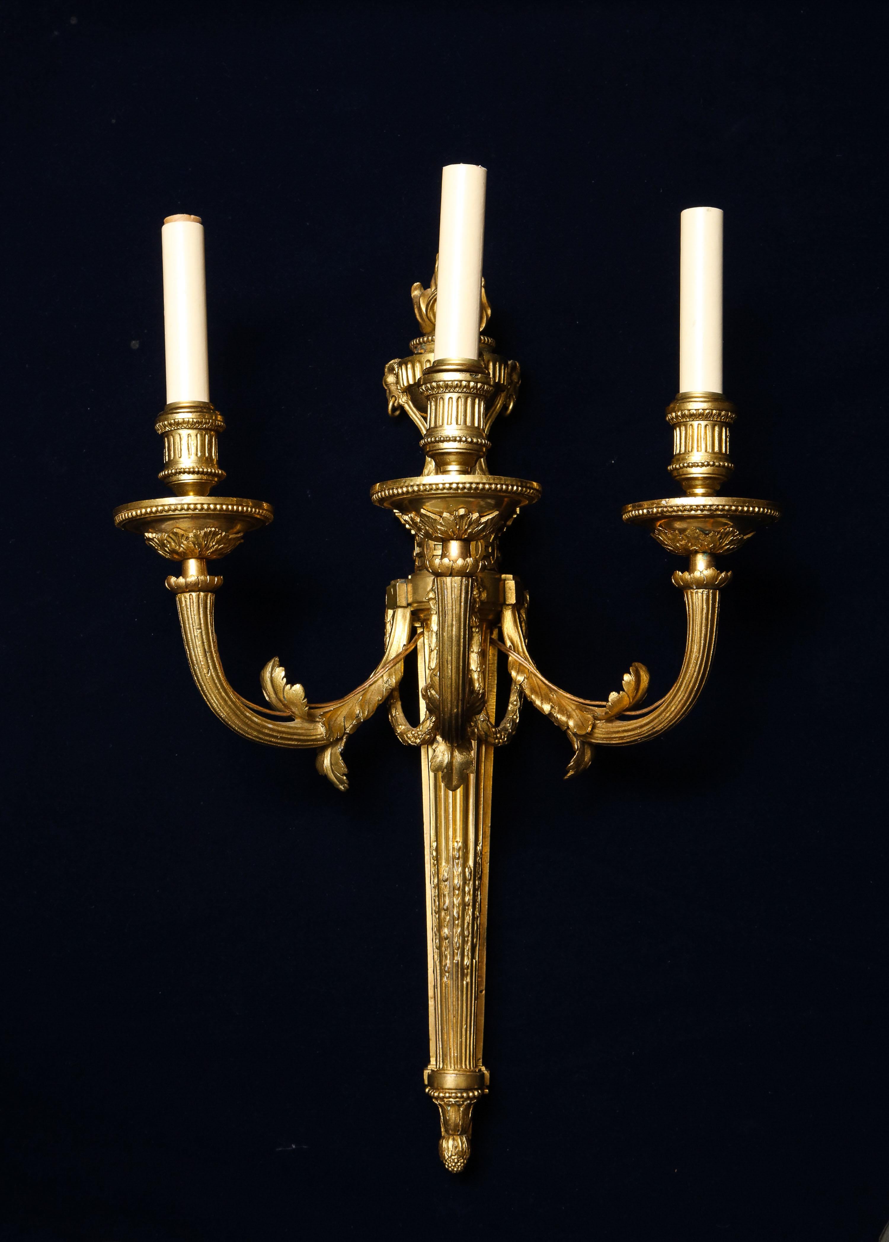Set of 4 Louis XVI French Dore Bronze Wall Appliqués/Sconces, 18th Century Paris In Good Condition For Sale In New York, NY