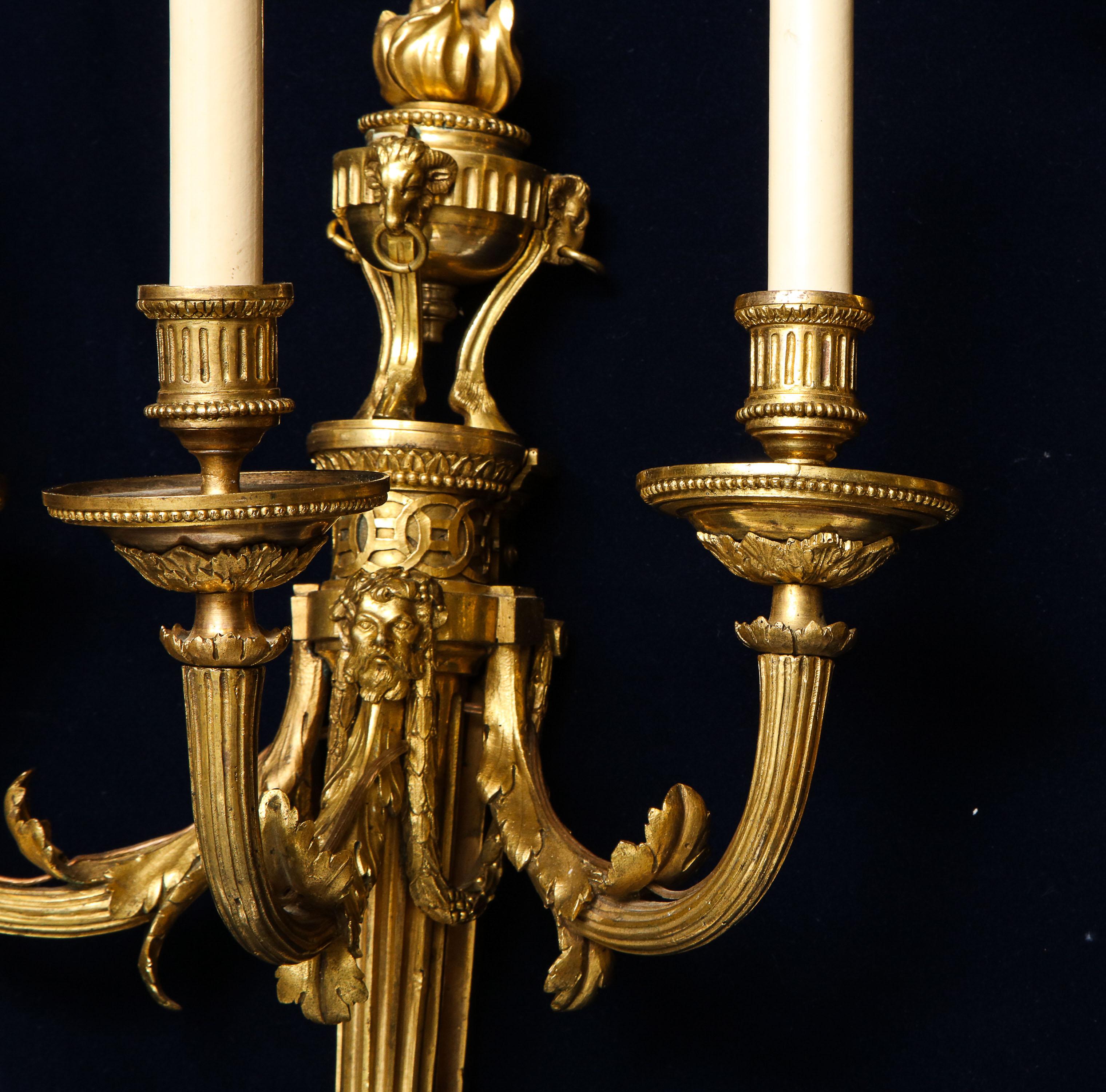 Set von 4 Louis XVI-Wandapplikationen/Schalen aus französischer Dore-Bronze, Paris, 18. Jahrhundert im Zustand „Gut“ im Angebot in New York, NY