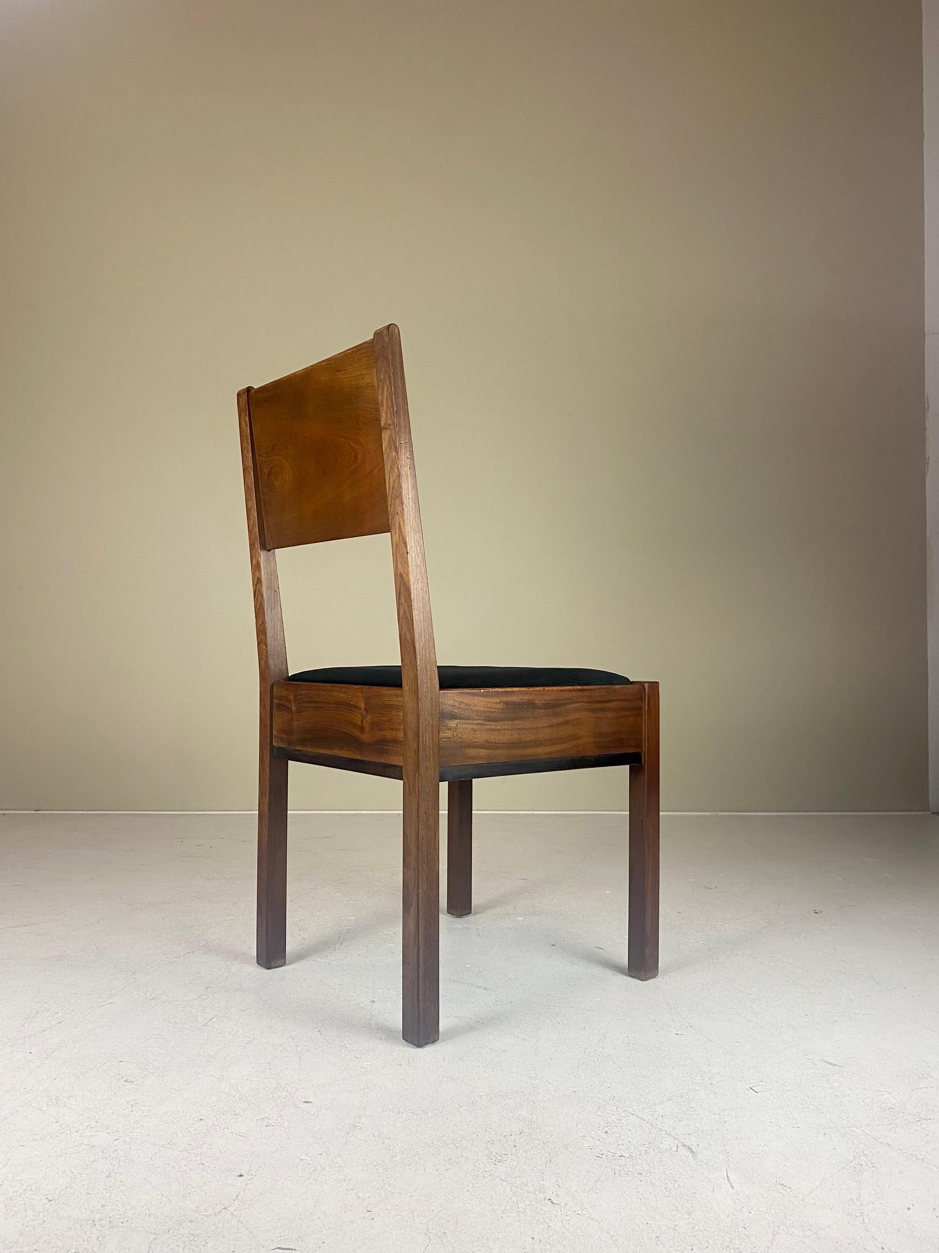 Listed is a rare set of Modernist dining chairs, attributed to J.A. Muntendam — who was the artistic director of L.O.V. Oosterbeek in the late 1920s. 

L.O.V. is the abbreviation of Labor Onia Vincit which means 'Work conquers all’. In the days