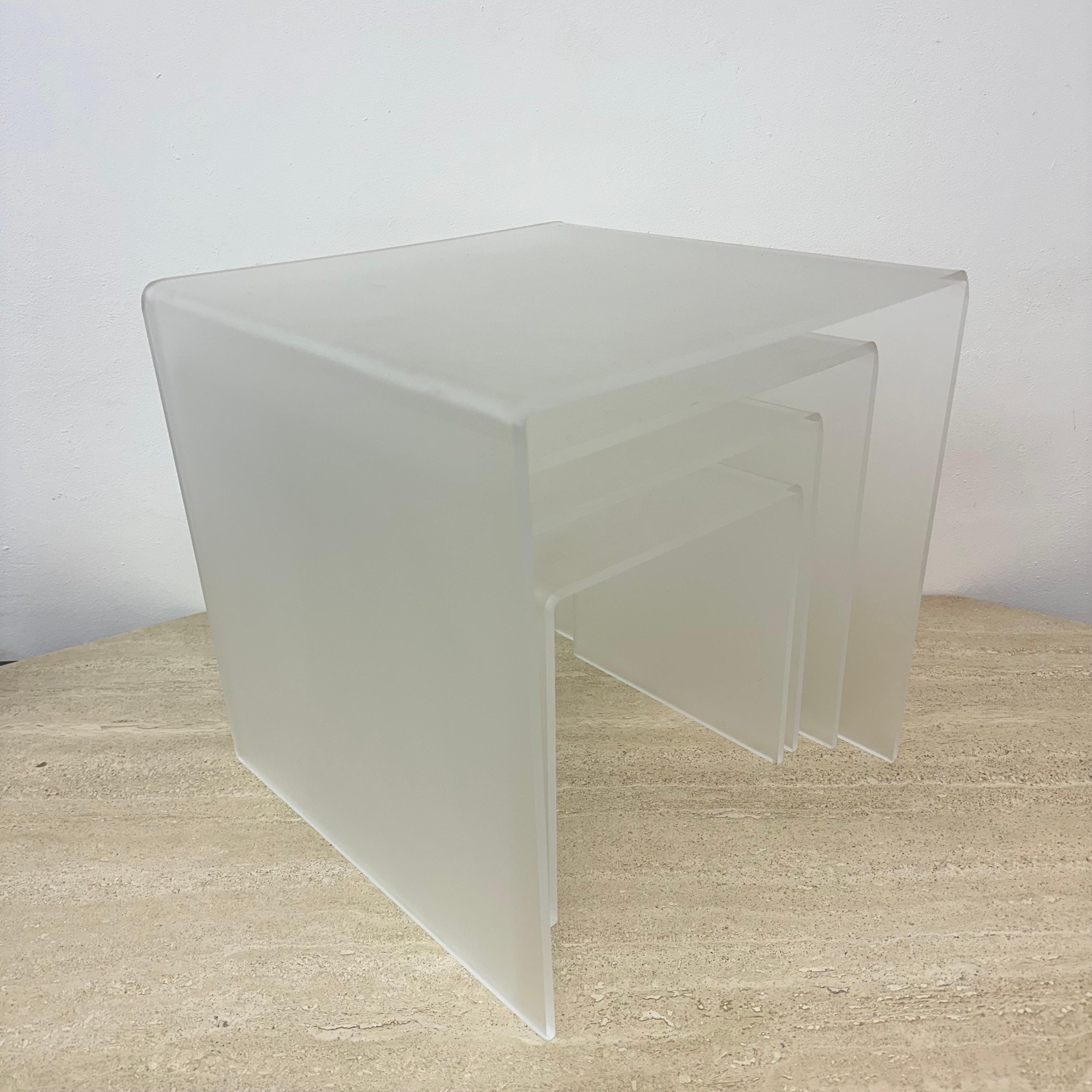 Set of 4 lucite nesting tables , 1970s For Sale 4