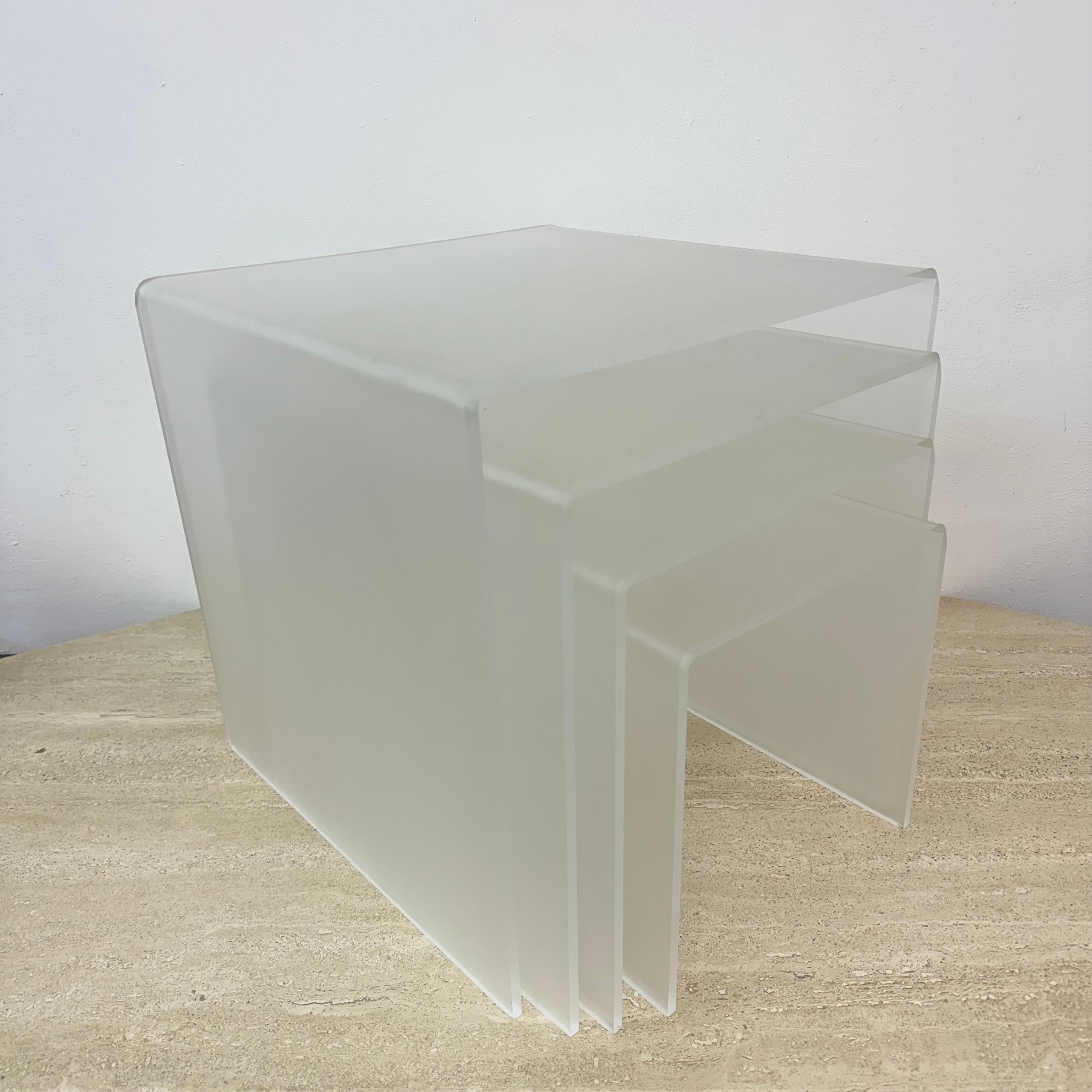 Set of 4 lucite nesting tables , 1970s For Sale 7