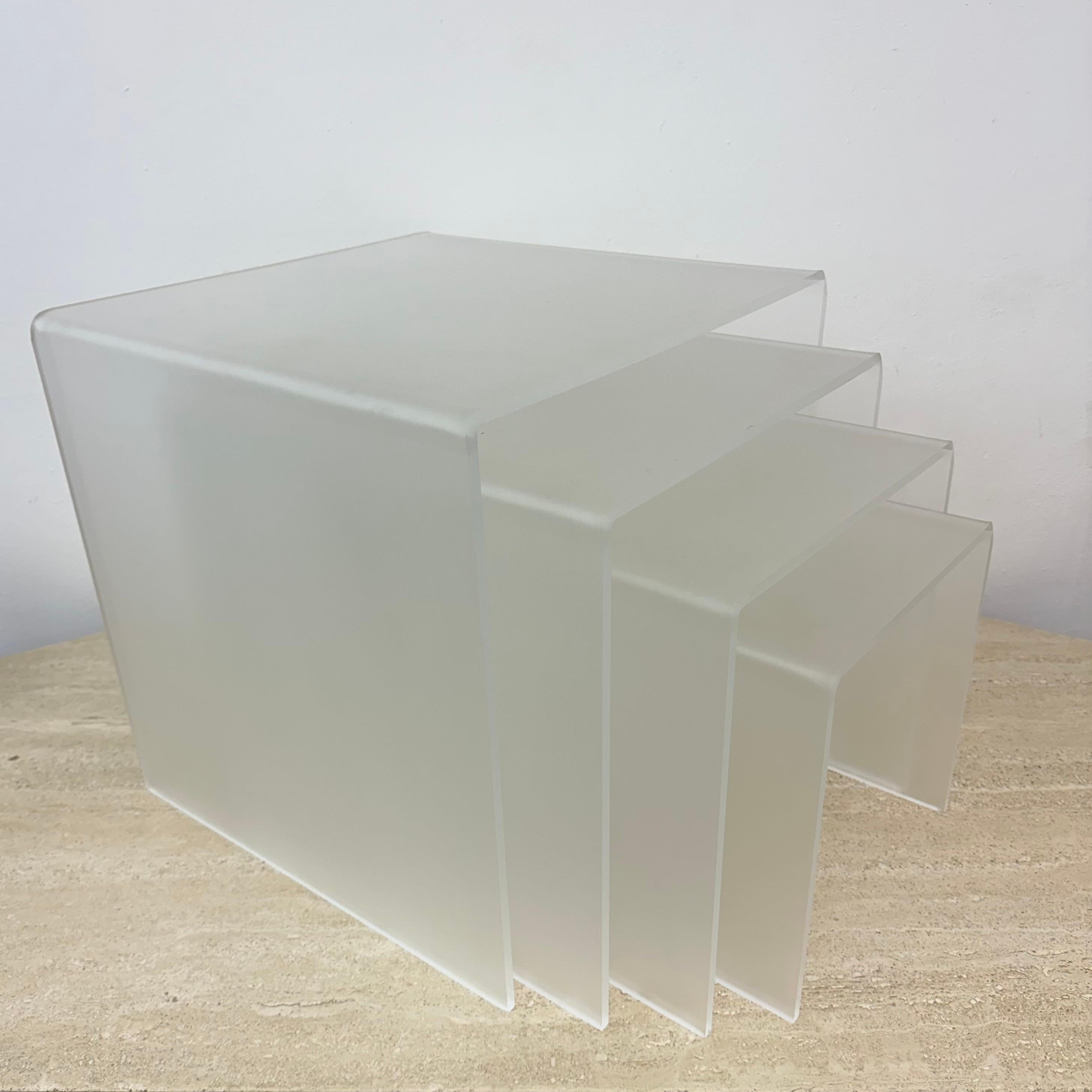 Set of 4 lucite nesting tables , 1970s For Sale 9