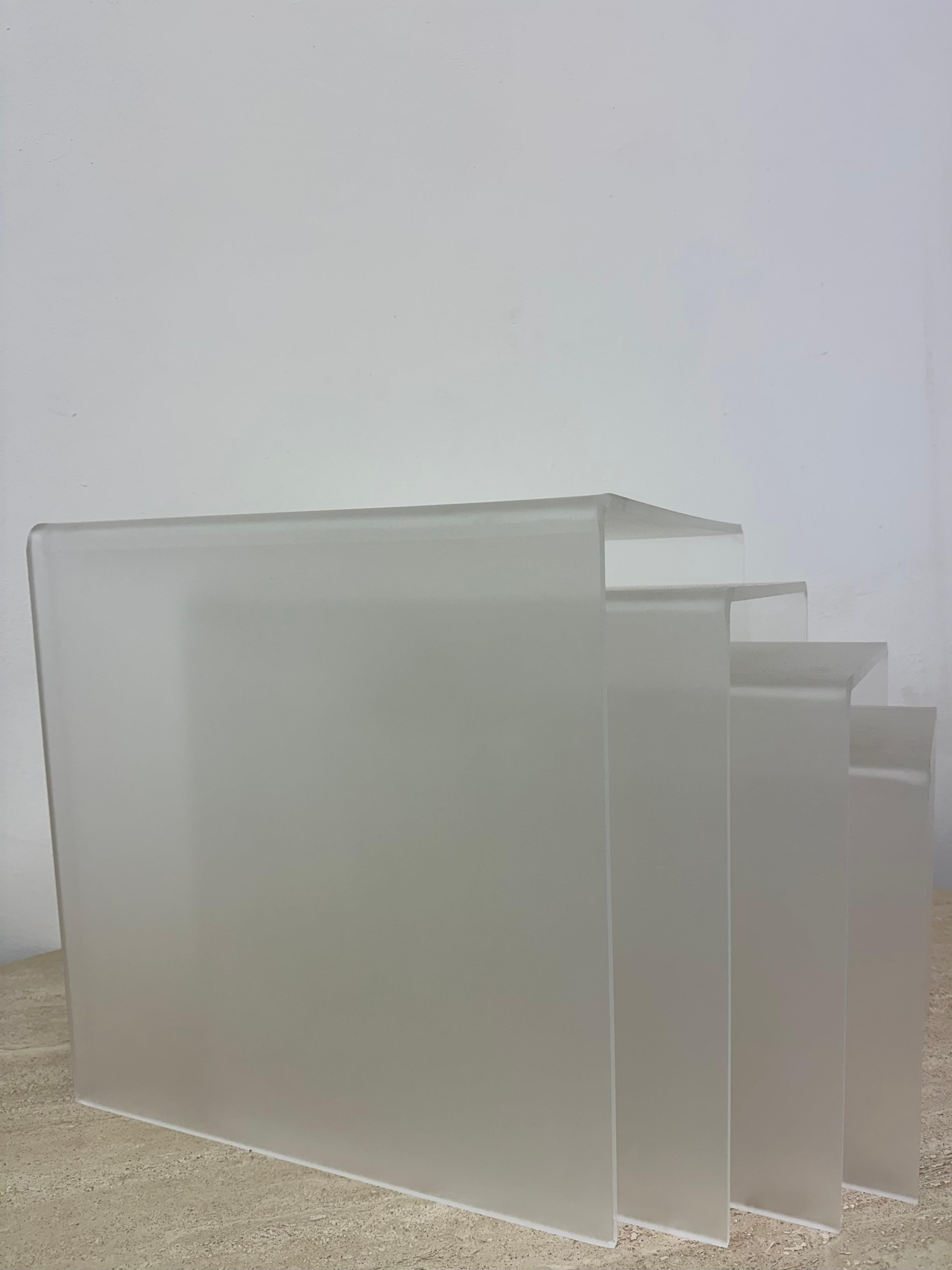 Set of 4 lucite nesting tables , 1970s For Sale 10