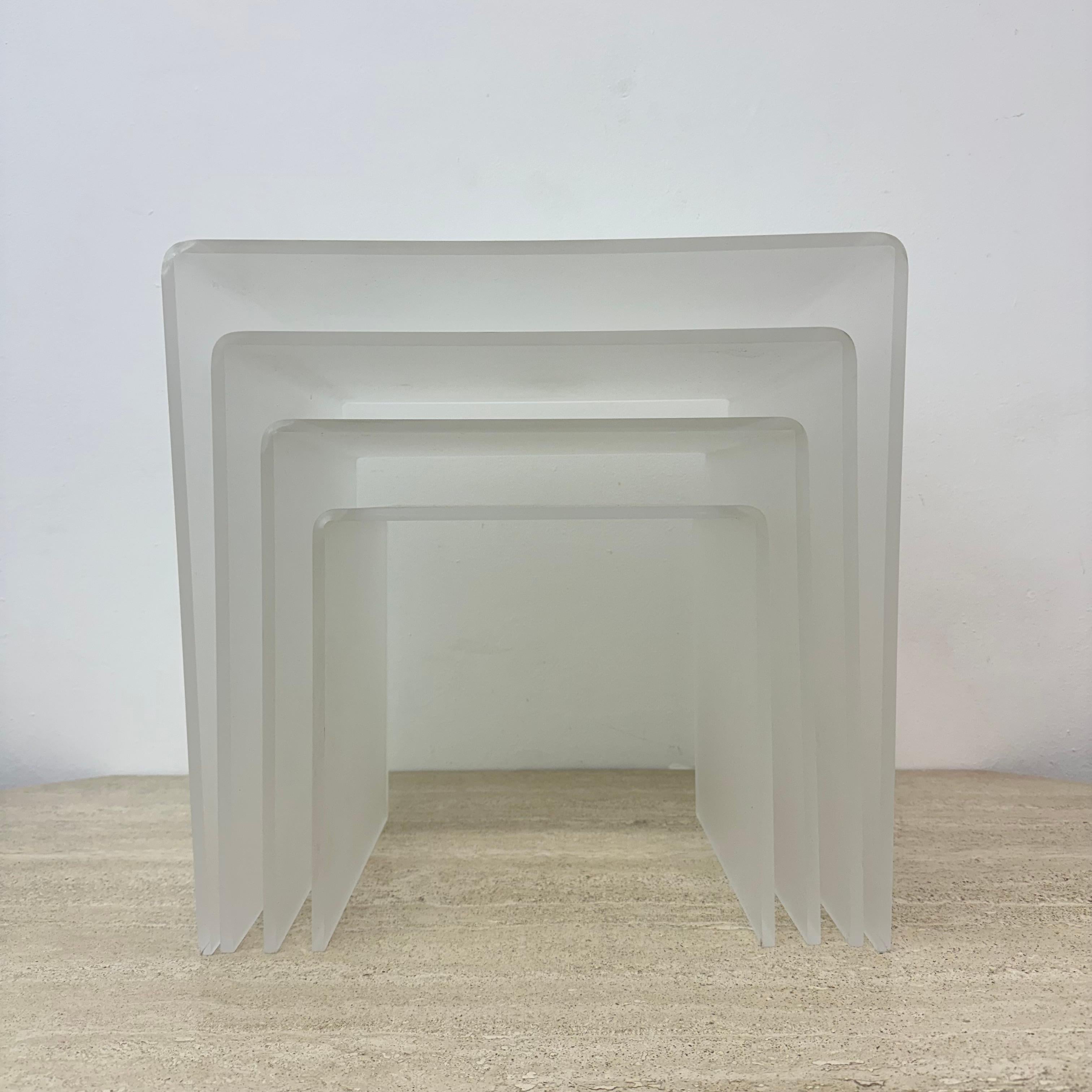 Set of 4 lucite nesting tables , 1970s In Good Condition For Sale In Delft, NL