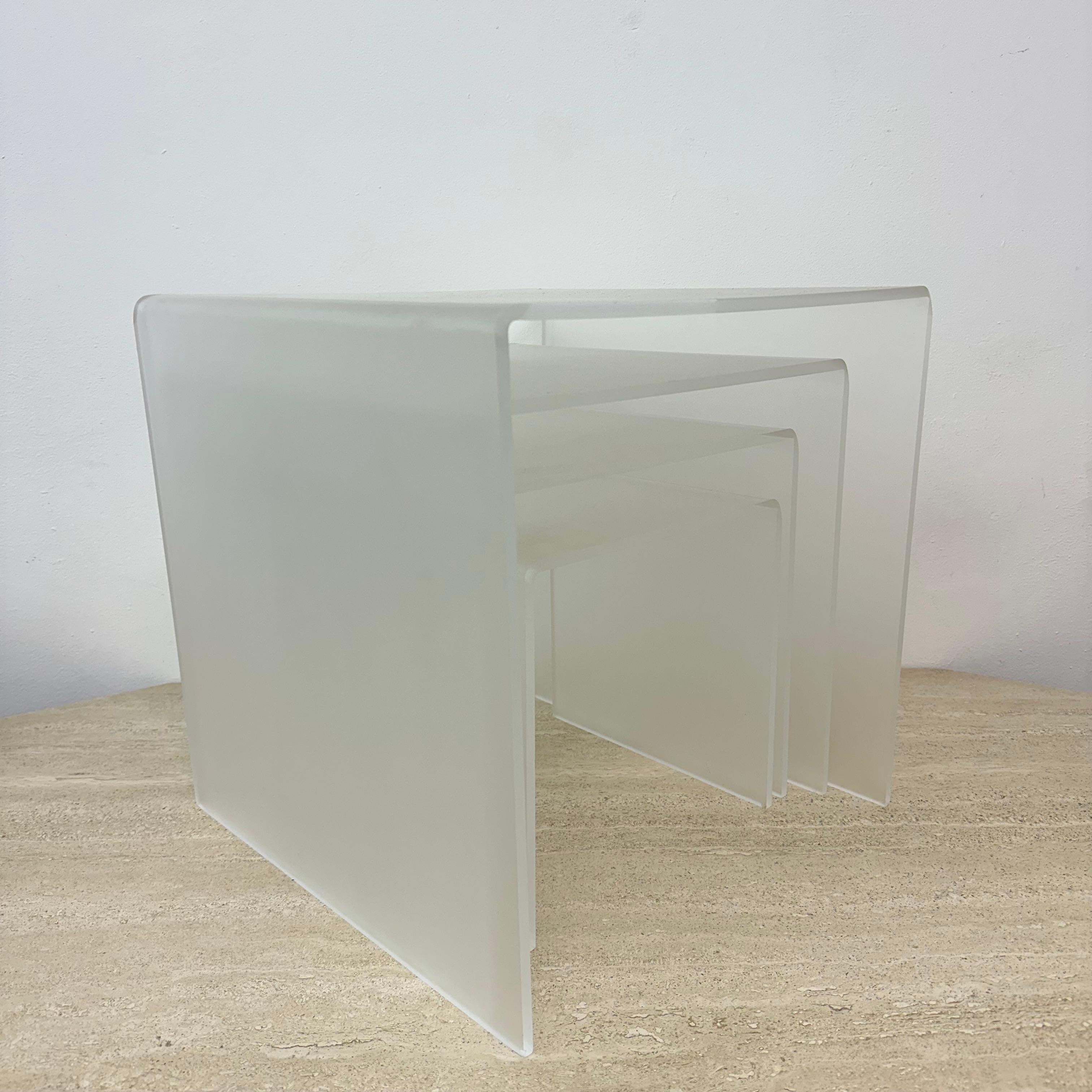 Set of 4 lucite nesting tables , 1970s For Sale 2
