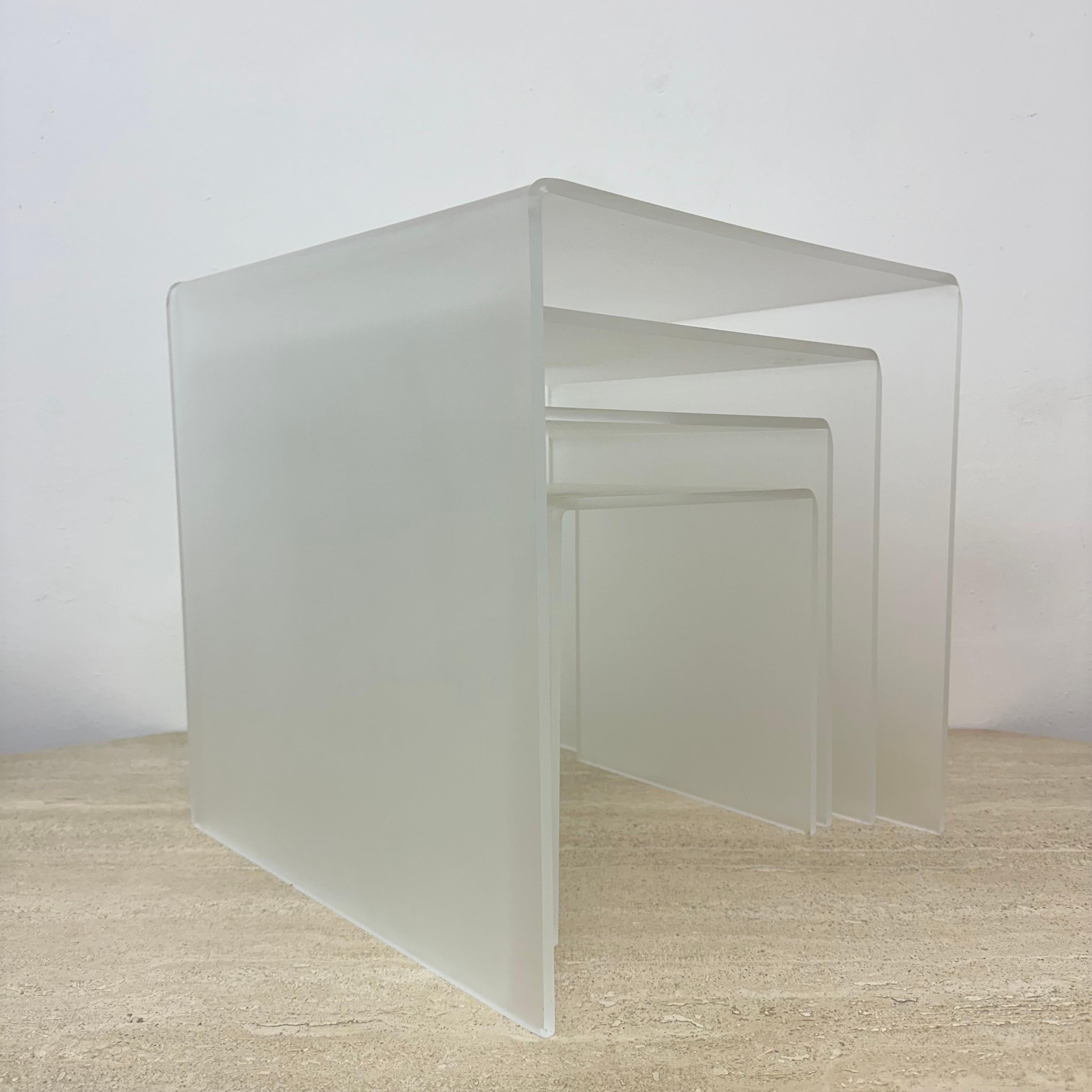 Set of 4 lucite nesting tables , 1970s For Sale 3