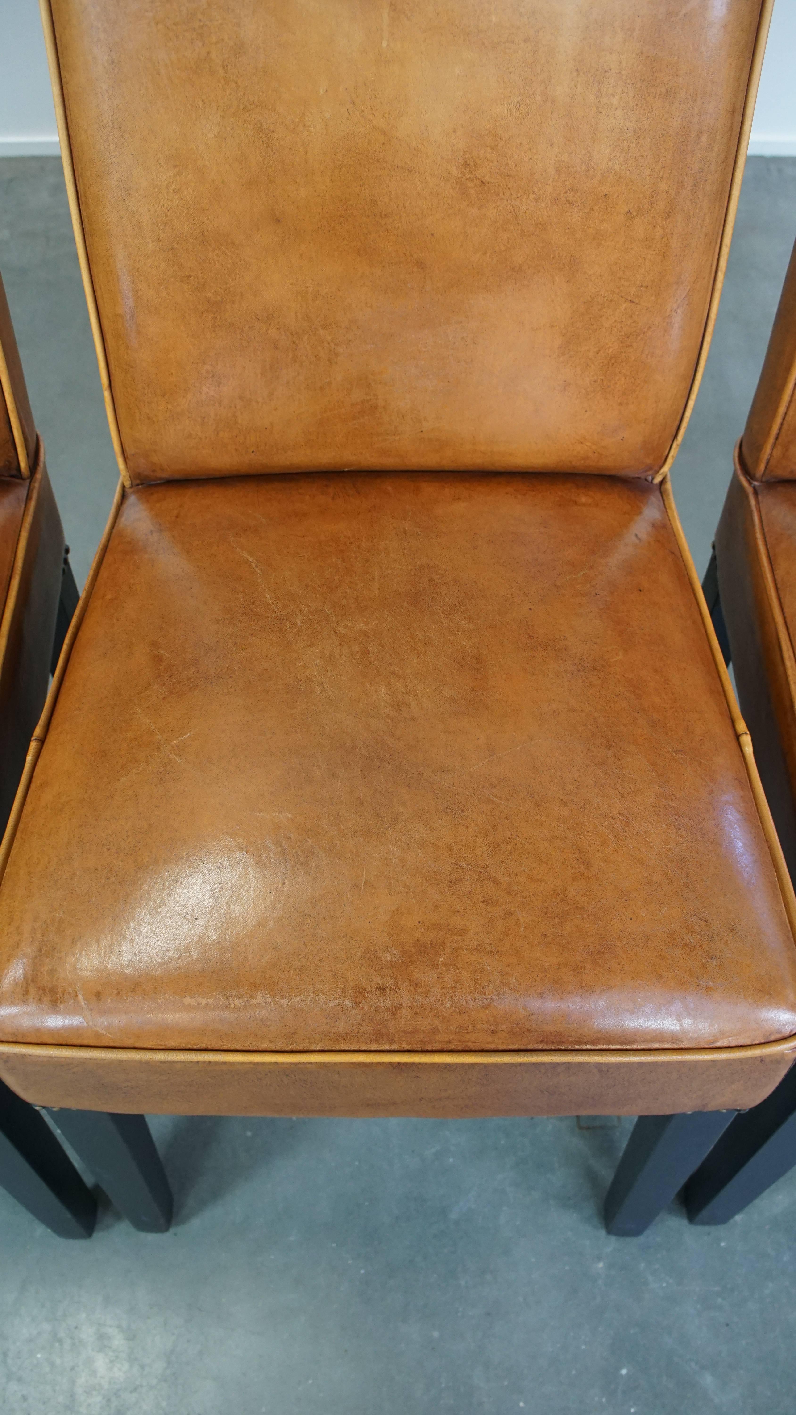 Satz von 4 luxuriösen hellen cognacfarbenen Esszimmerstühlen aus Schafsleder in gutem Zustand im Angebot 2