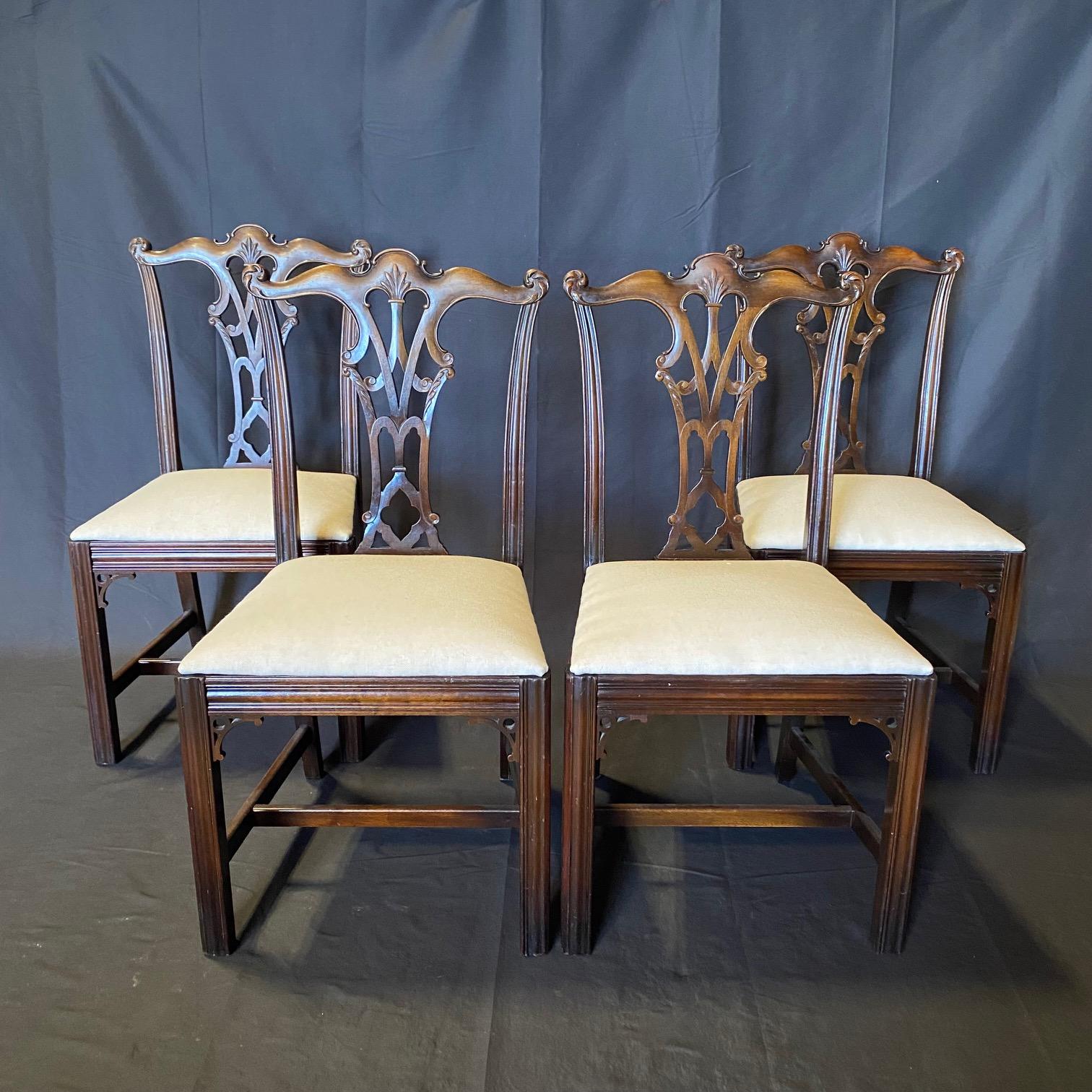 Set of 4 Mahogany Chippendale Dining Chairs with New Upholstery en venta 5