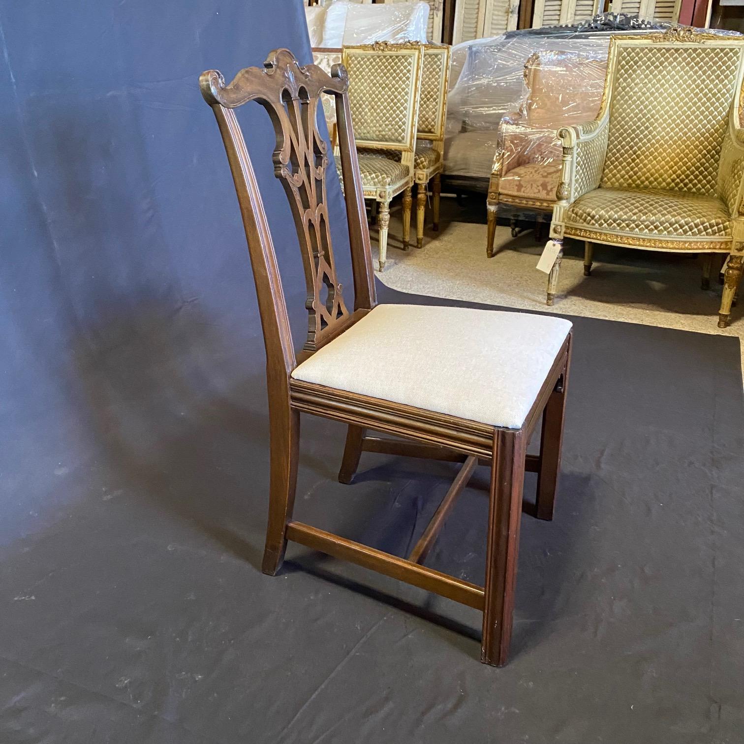 Set of 4 Mahogany Chippendale Dining Chairs with New Upholstery en Bueno estado para la venta en Hopewell, NJ