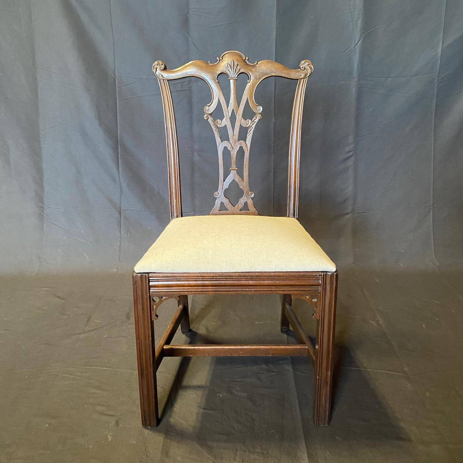Set of 4 Mahogany Chippendale Dining Chairs with New Upholstery en venta 2