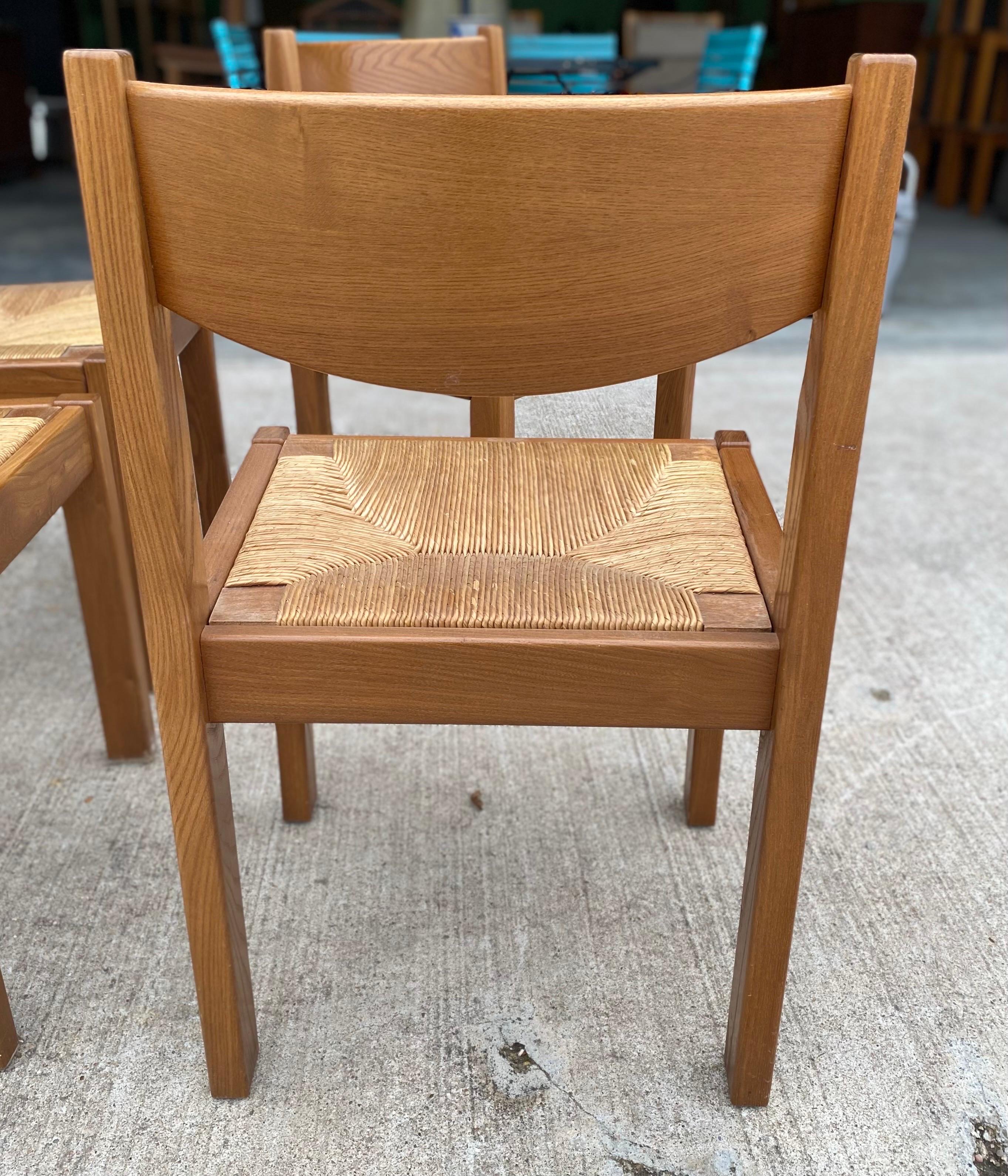 Set of 4 Maison Regain Solid Elm Rush Dining Chairs, France, 1970s In Good Condition For Sale In San Antonio, TX