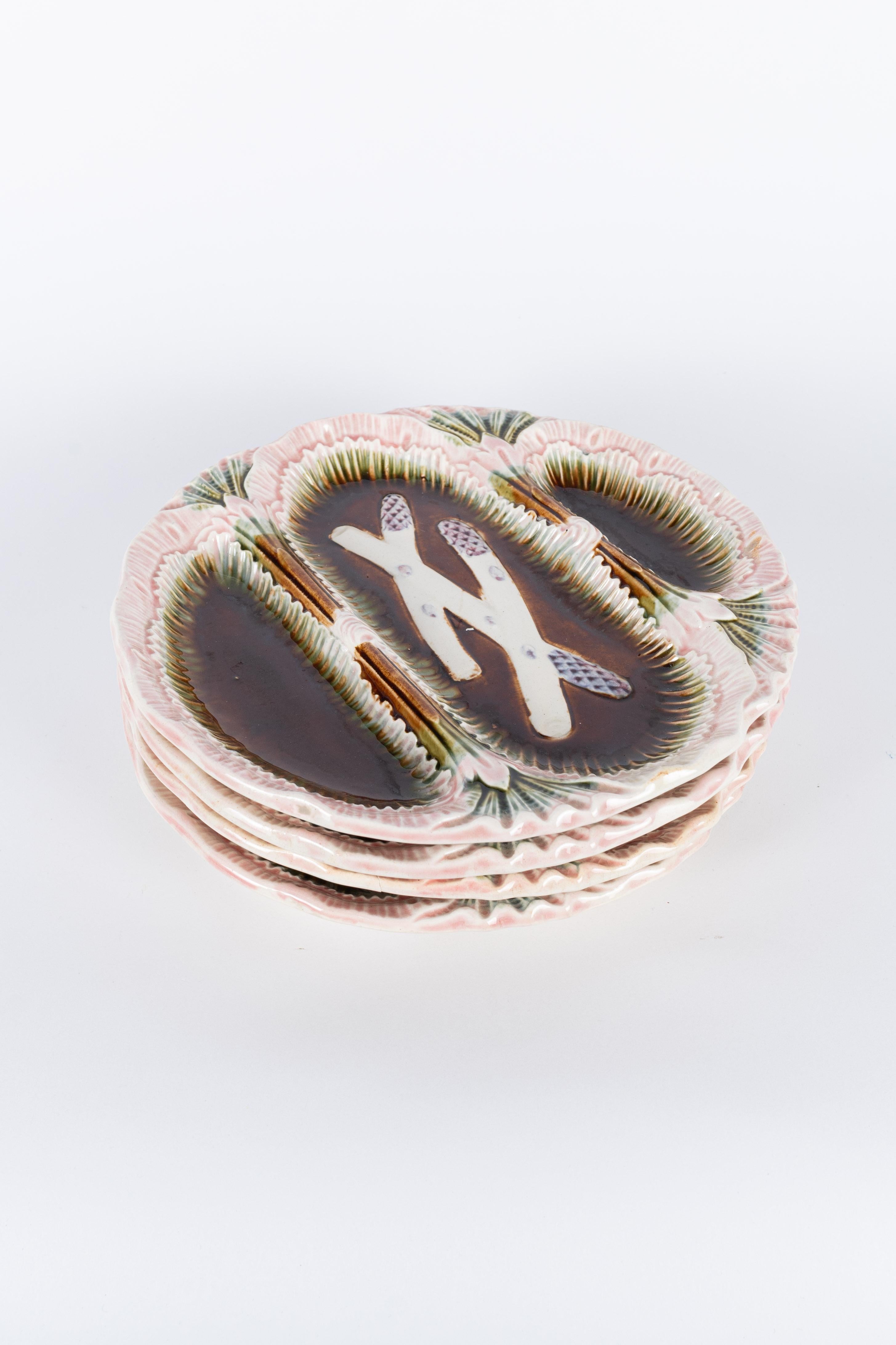 French Set of 4 Majolica earthenware asparagus plates by Orchies factory For Sale