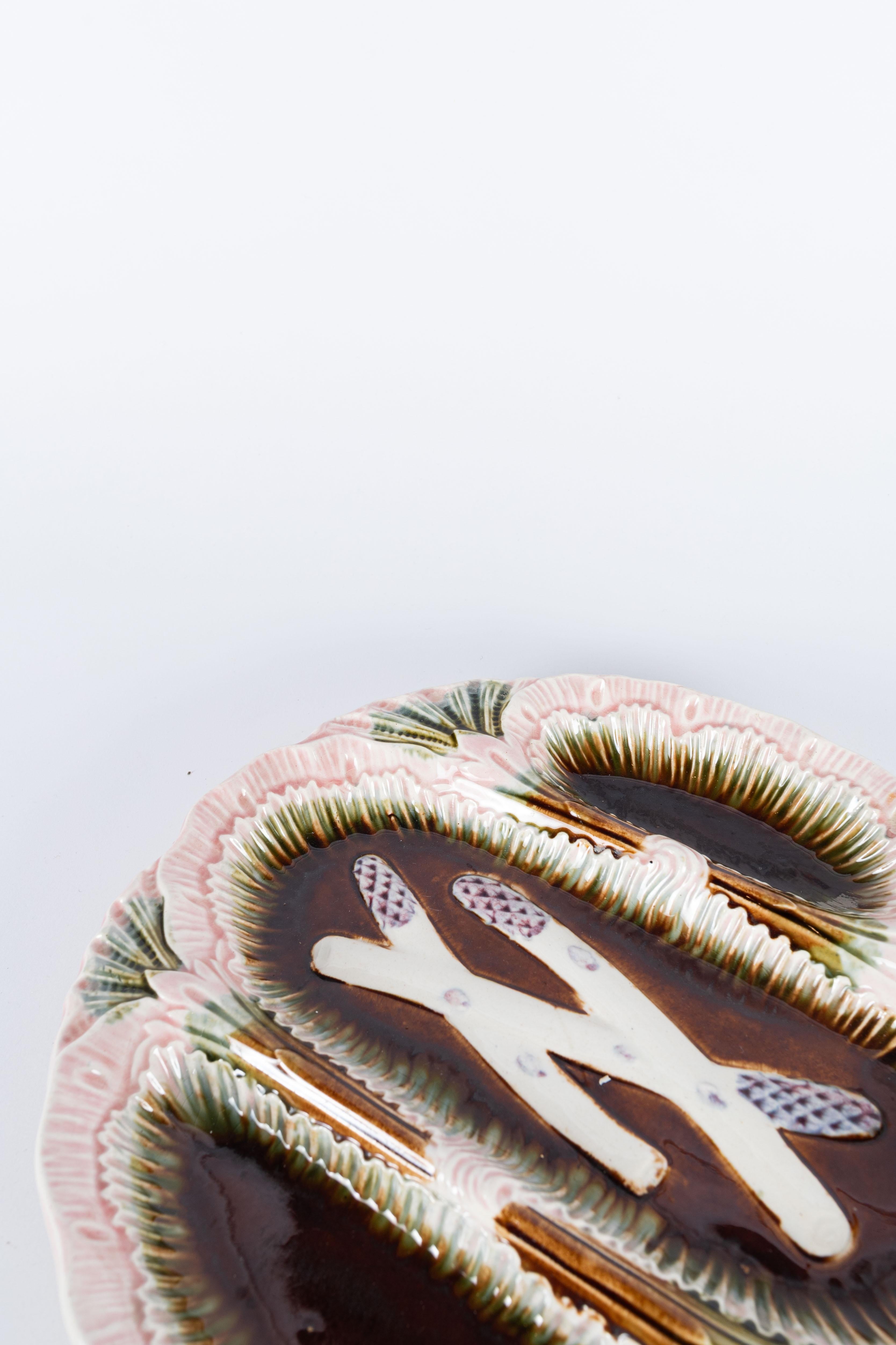 Hand-Painted Set of 4 Majolica earthenware asparagus plates by Orchies factory For Sale