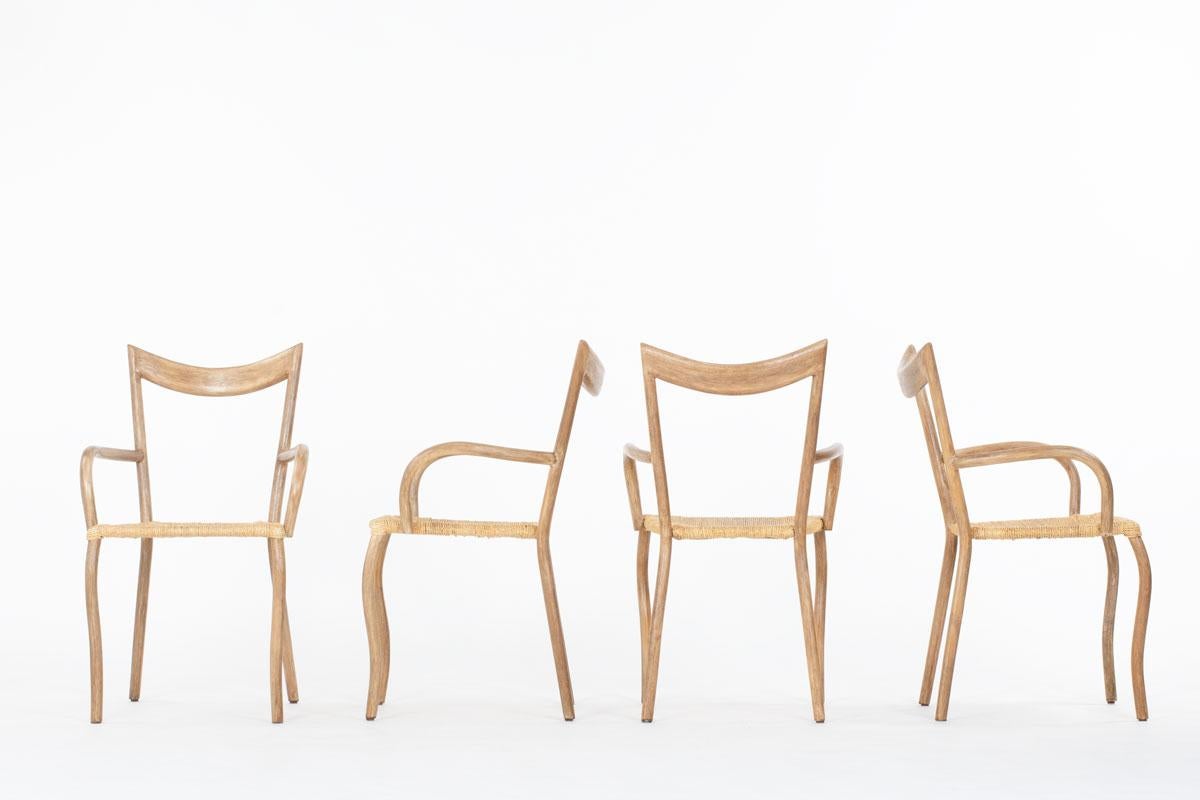 Ensemble de 4 chaises conçues par Val Padilla pour Jasper Conran dans les années 70
Modèle de Manille
Structure en acier et bois, siège en corde
Design/One très chic